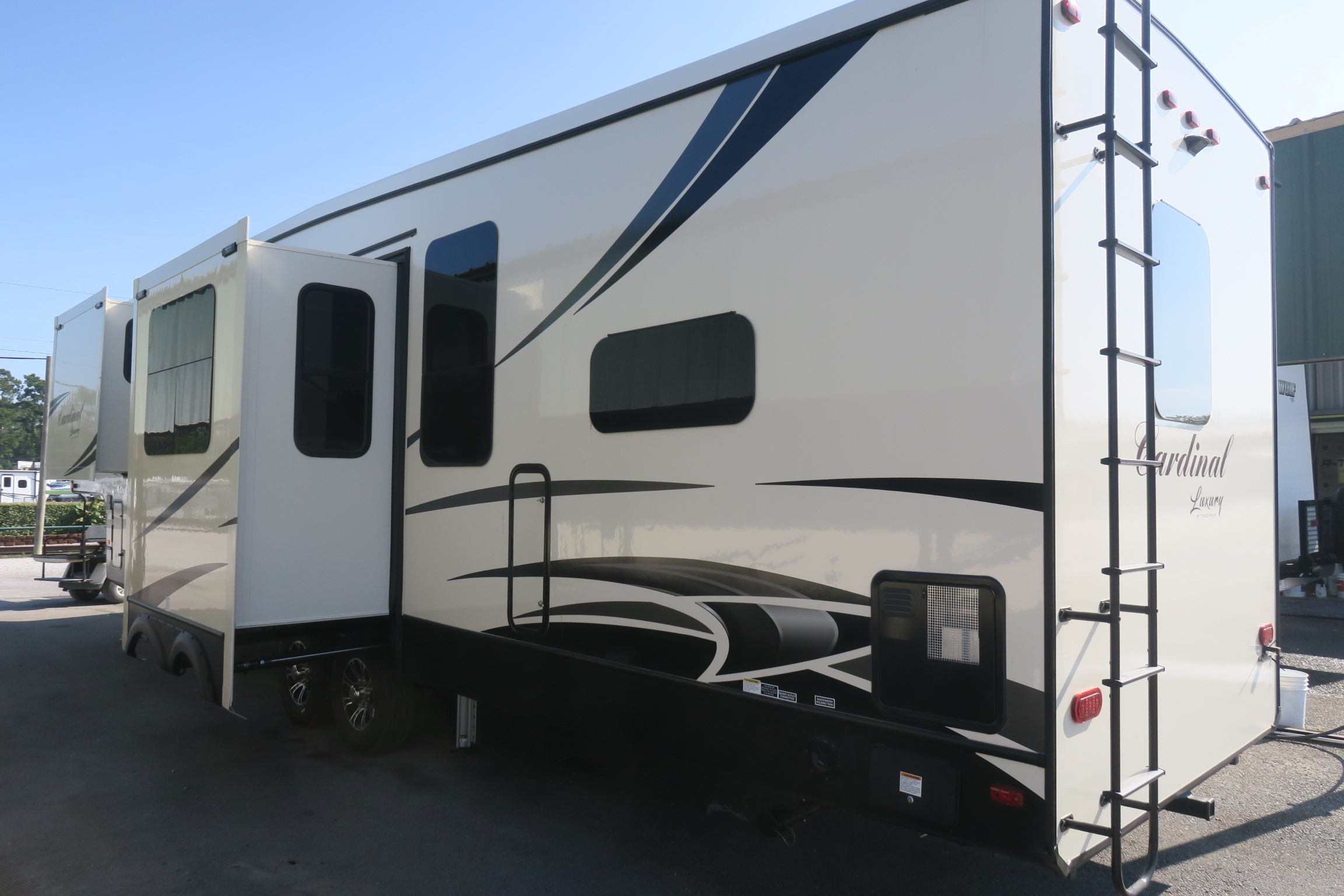 NEW 2021 CARDINAL LUXURY 390FBX Overview Berryland Campers