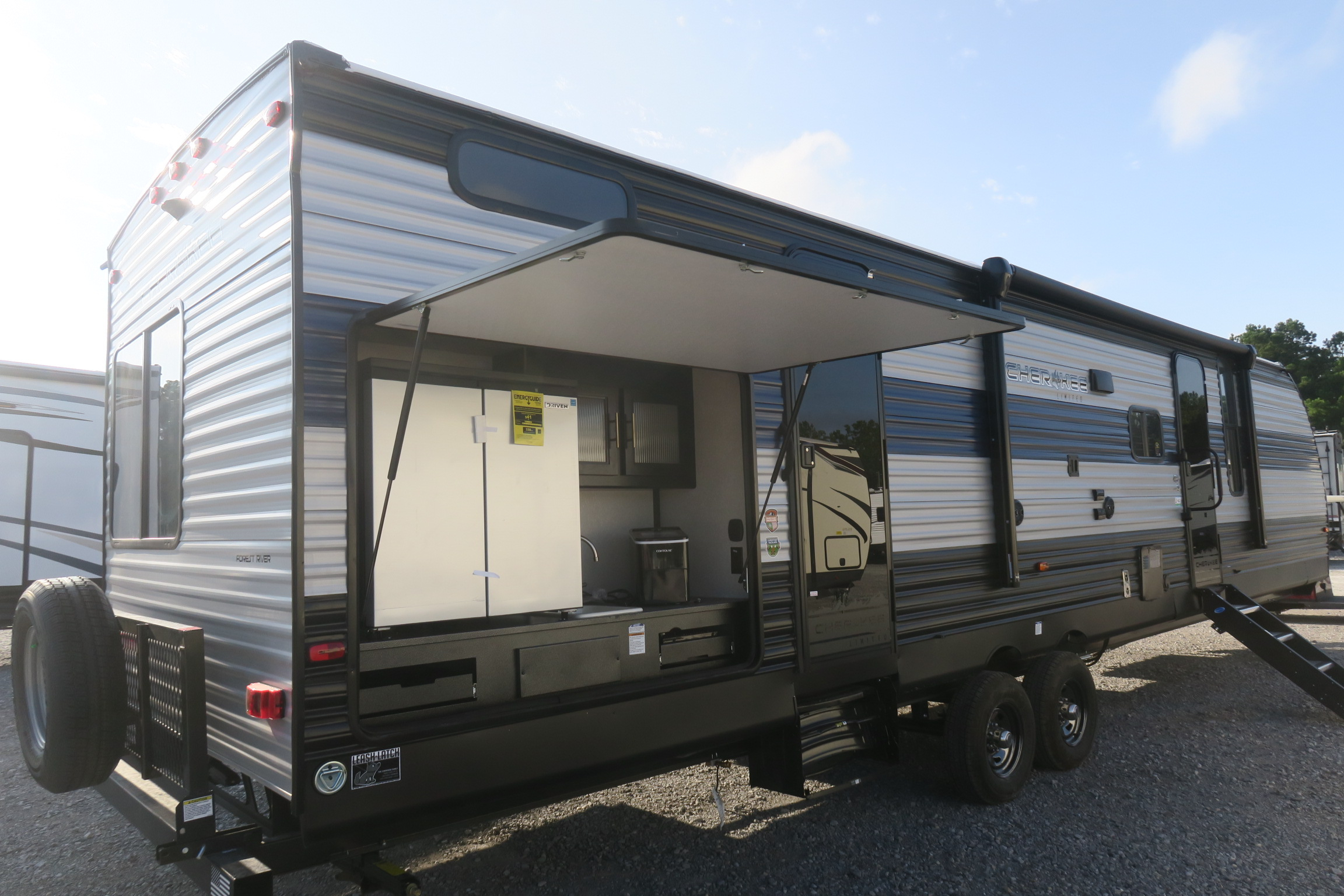 NEW 2021 CHEROKEE 324TS - Overview | Berryland Campers