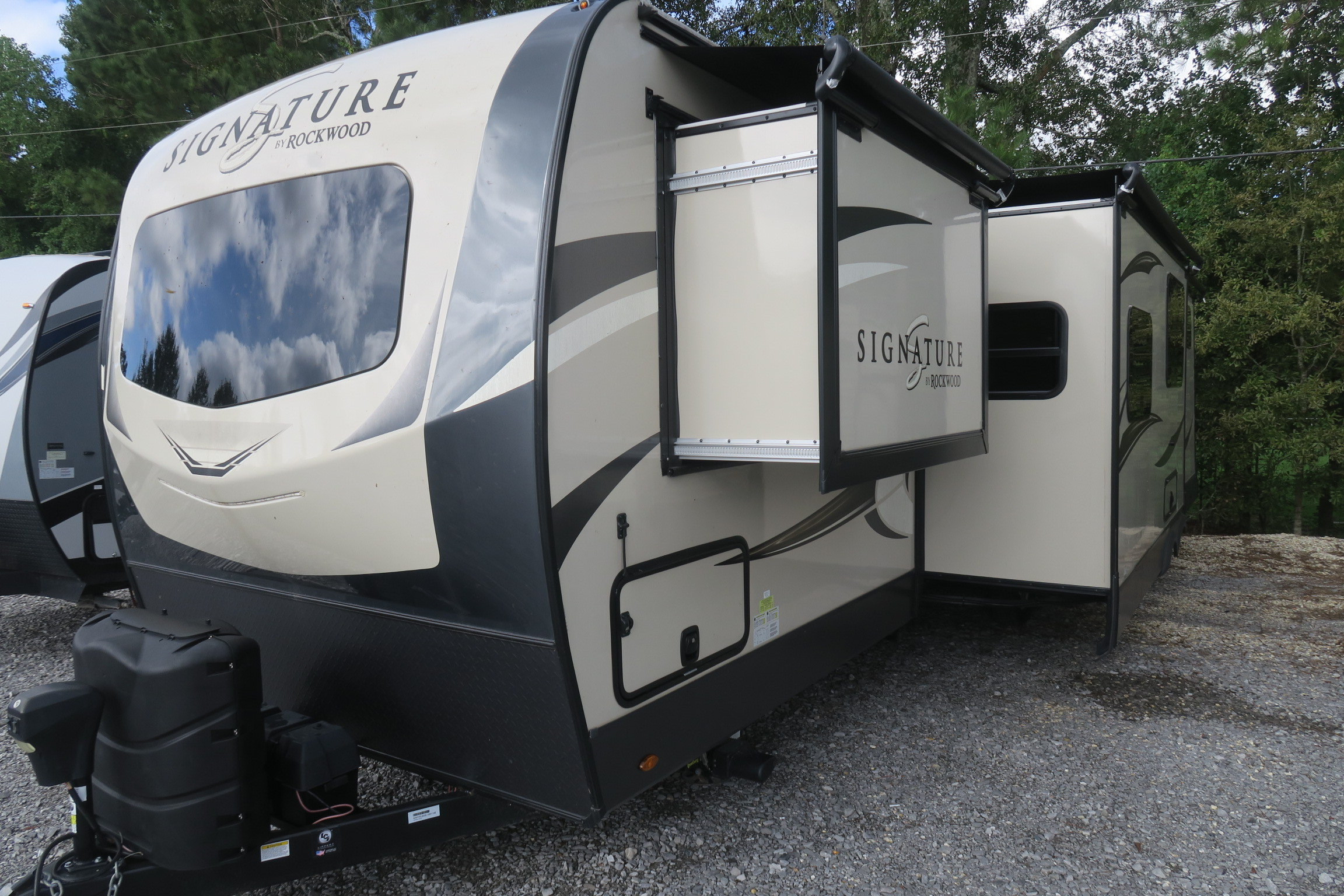 USED 2020 ROCKWOOD SIGNATURE ULTRA LITE 8326BH Overview Berryland Campers
