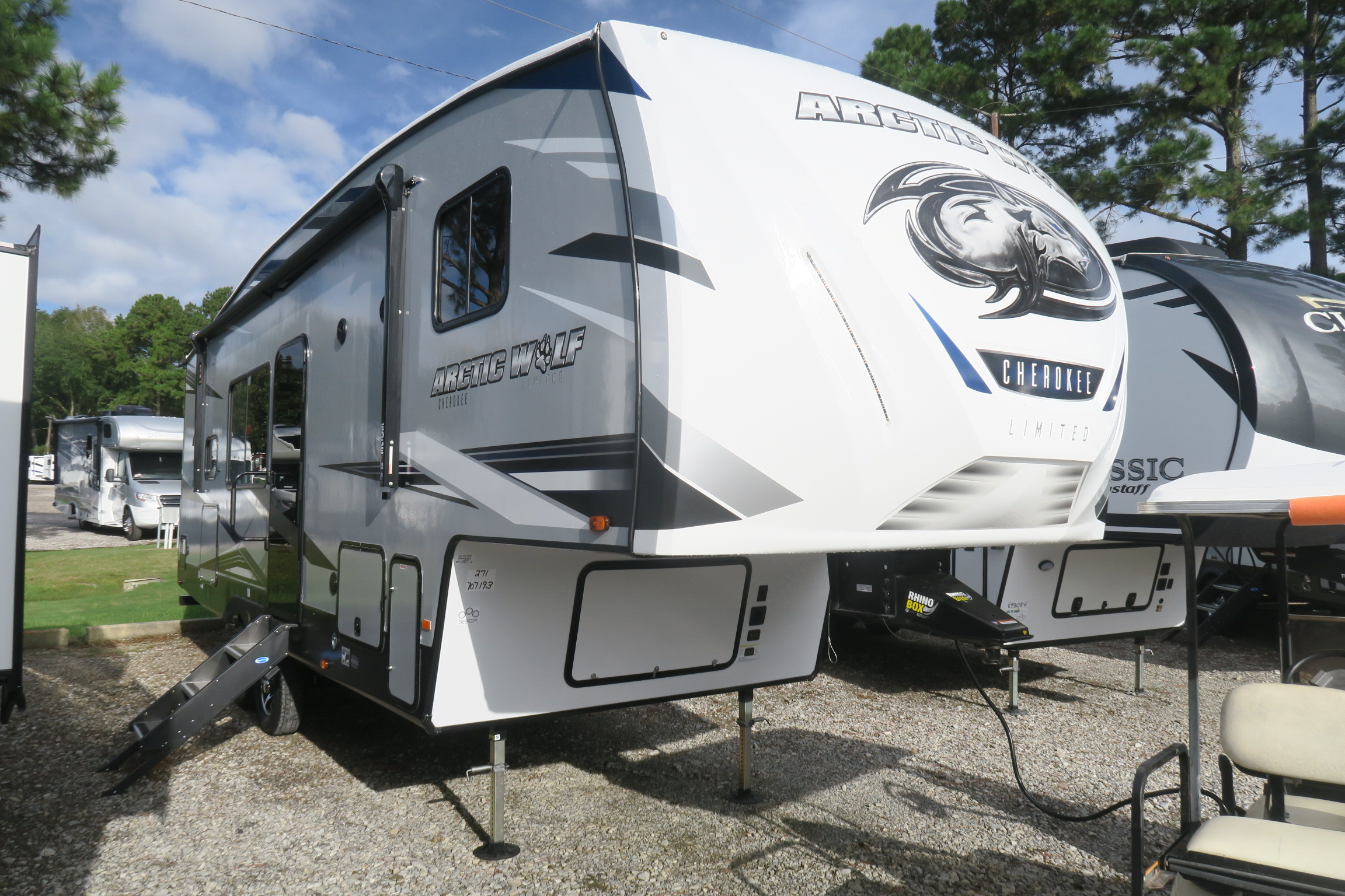 NEW 2021 CHEROKEE ARCTIC WOLF 271RK Overview Berryland Campers