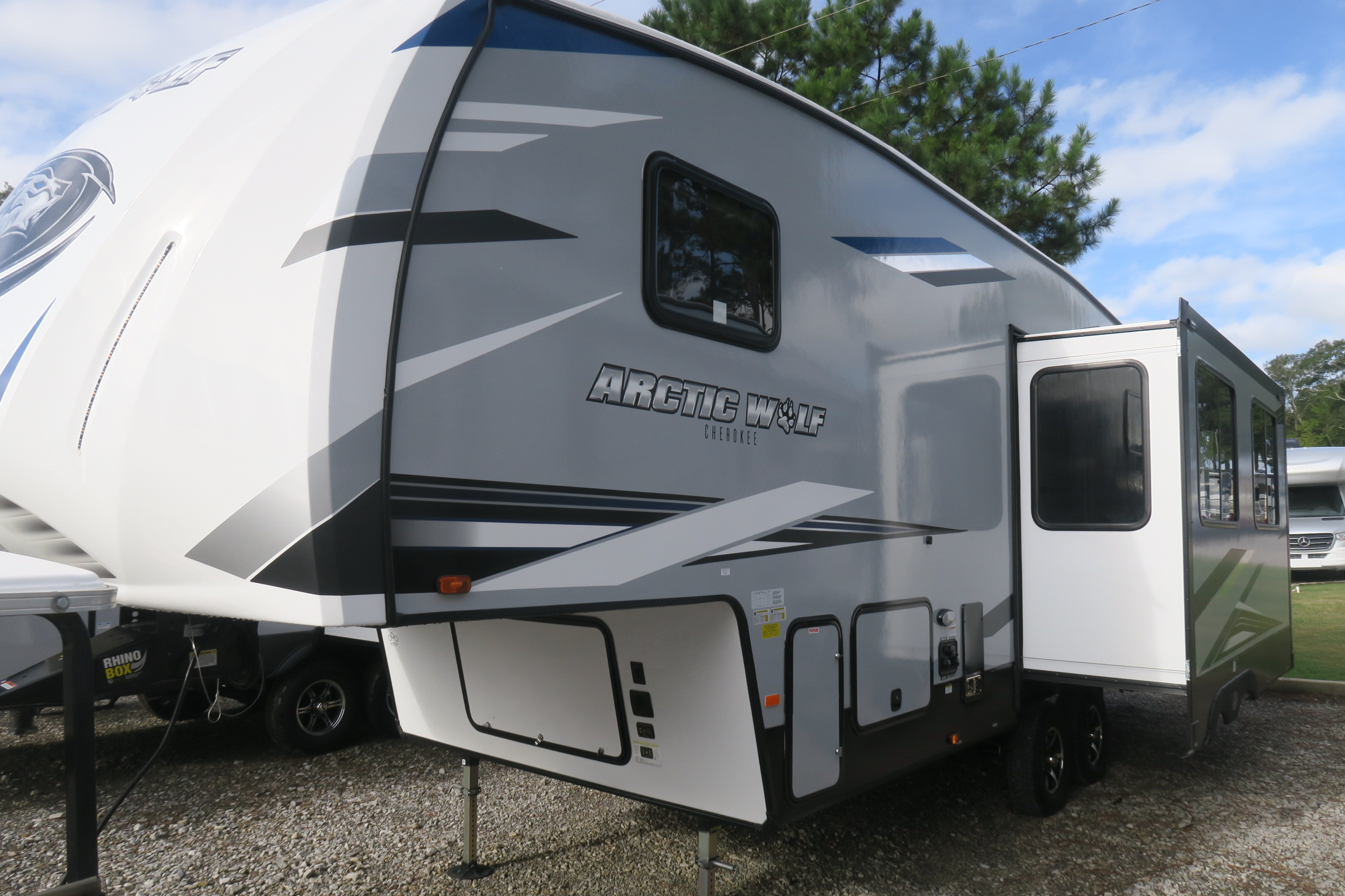 NEW 2021 CHEROKEE ARCTIC WOLF 271RK - Overview | Berryland Campers