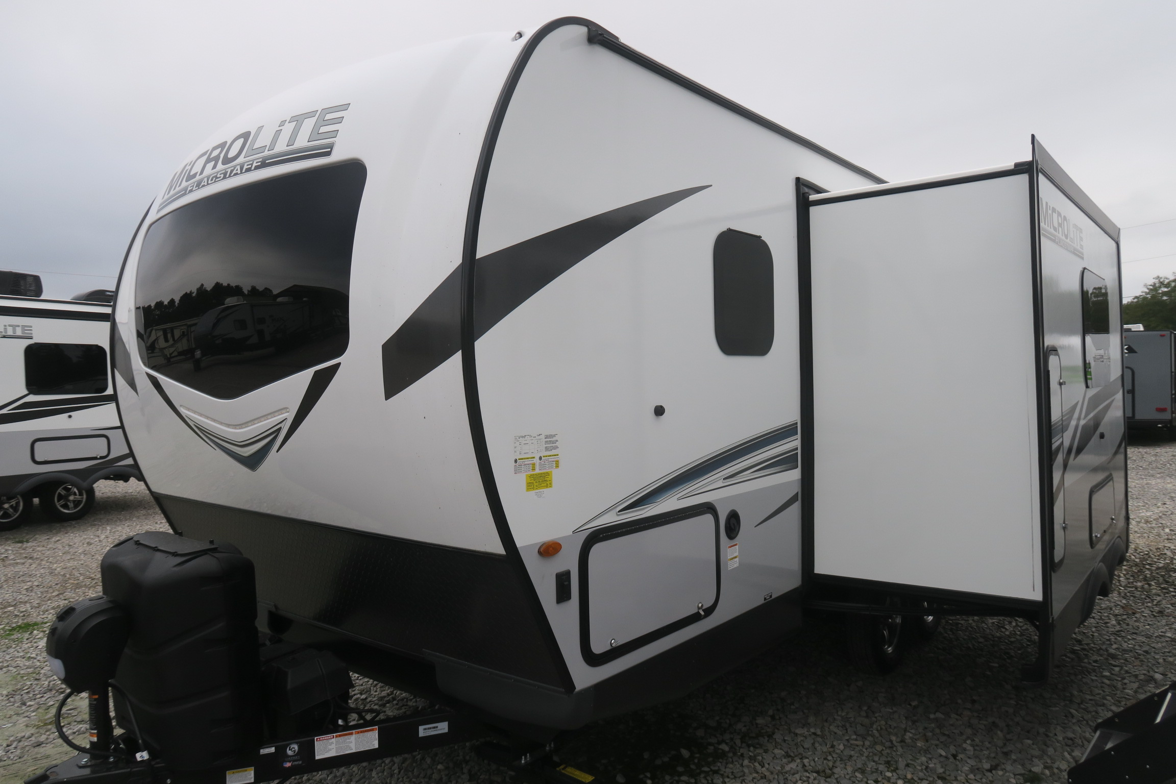 NEW 2021 FLAGSTAFF MICRO LITE 21DS - Overview | Berryland Campers