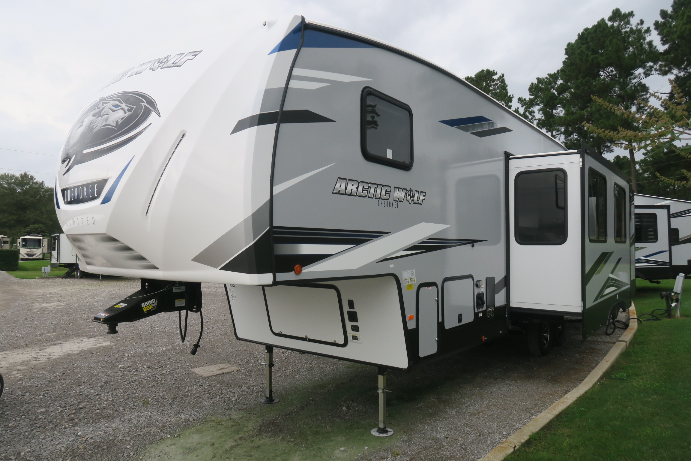 NEW 2021 CHEROKEE ARCTIC WOLF 321BH - Overview | Berryland Campers