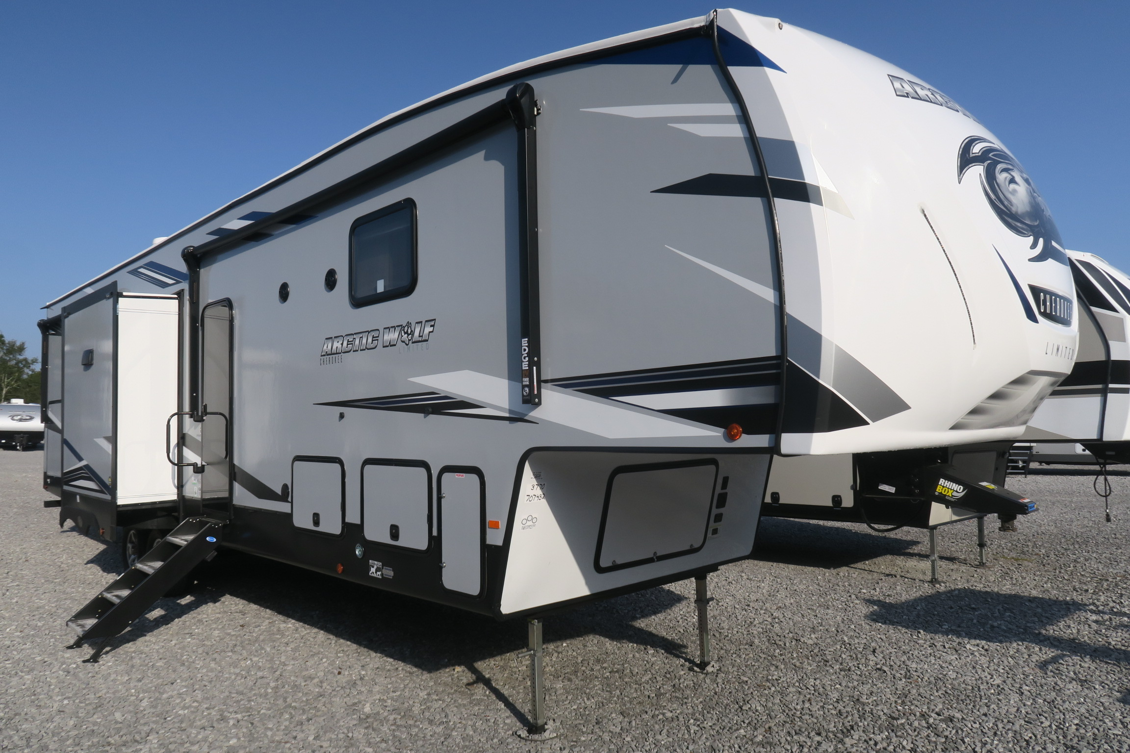 NEW 2021 CHEROKEE ARCTIC WOLF 3770SUITE - Overview | Berryland Campers