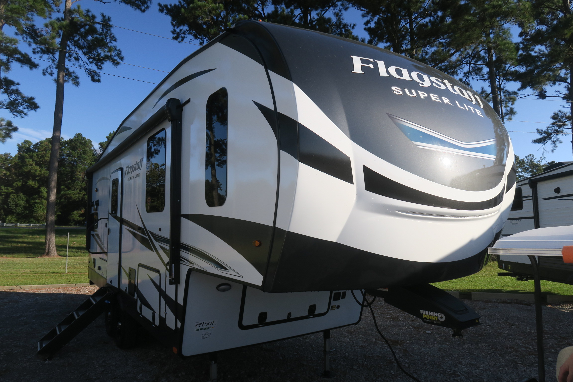 NEW 2021 FLAGSTAFF SUPER LITE 524BBS - Overview | Berryland Campers