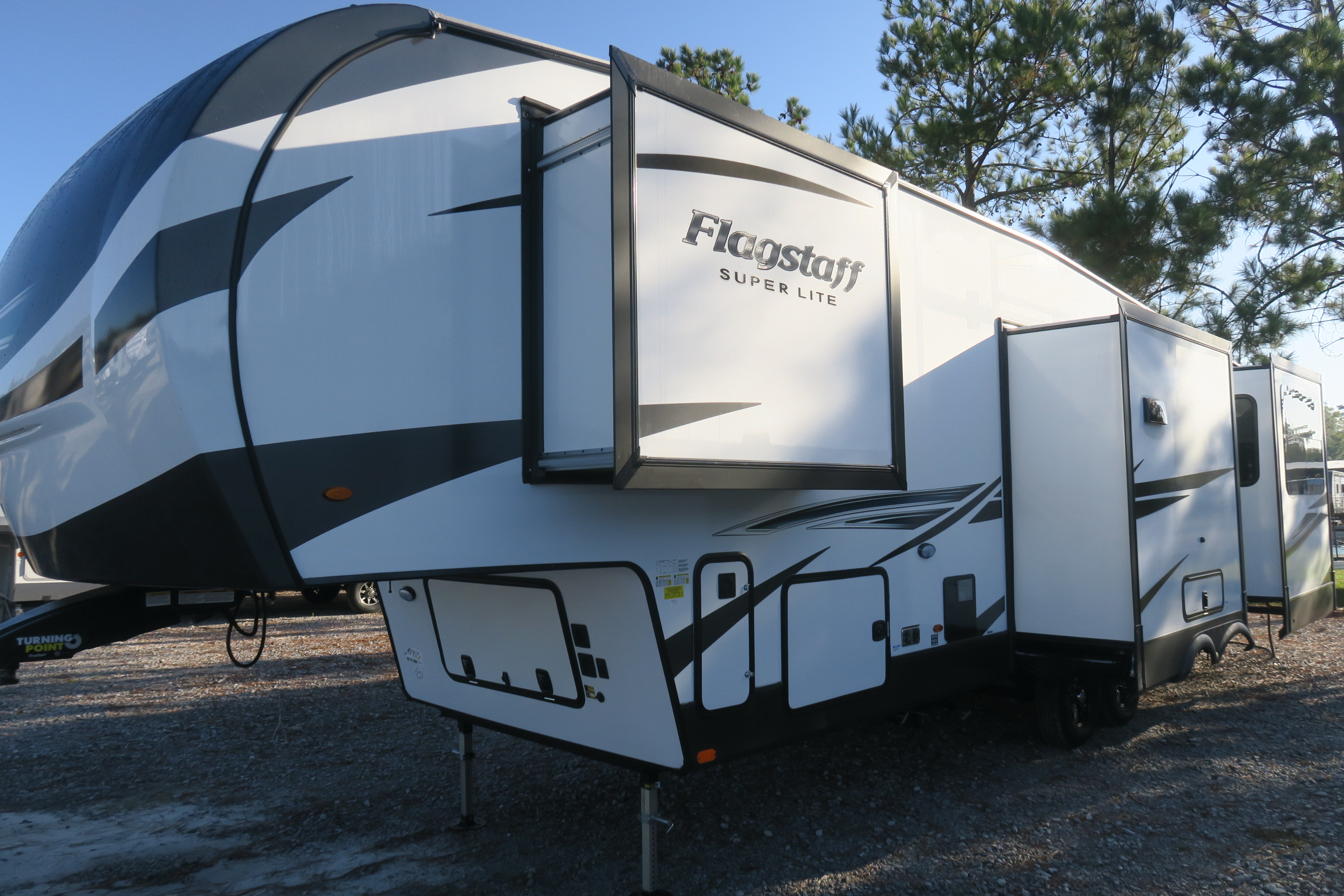 NEW 2021 FLAGSTAFF SUPER LITE 529RLKS - Overview | Berryland Campers
