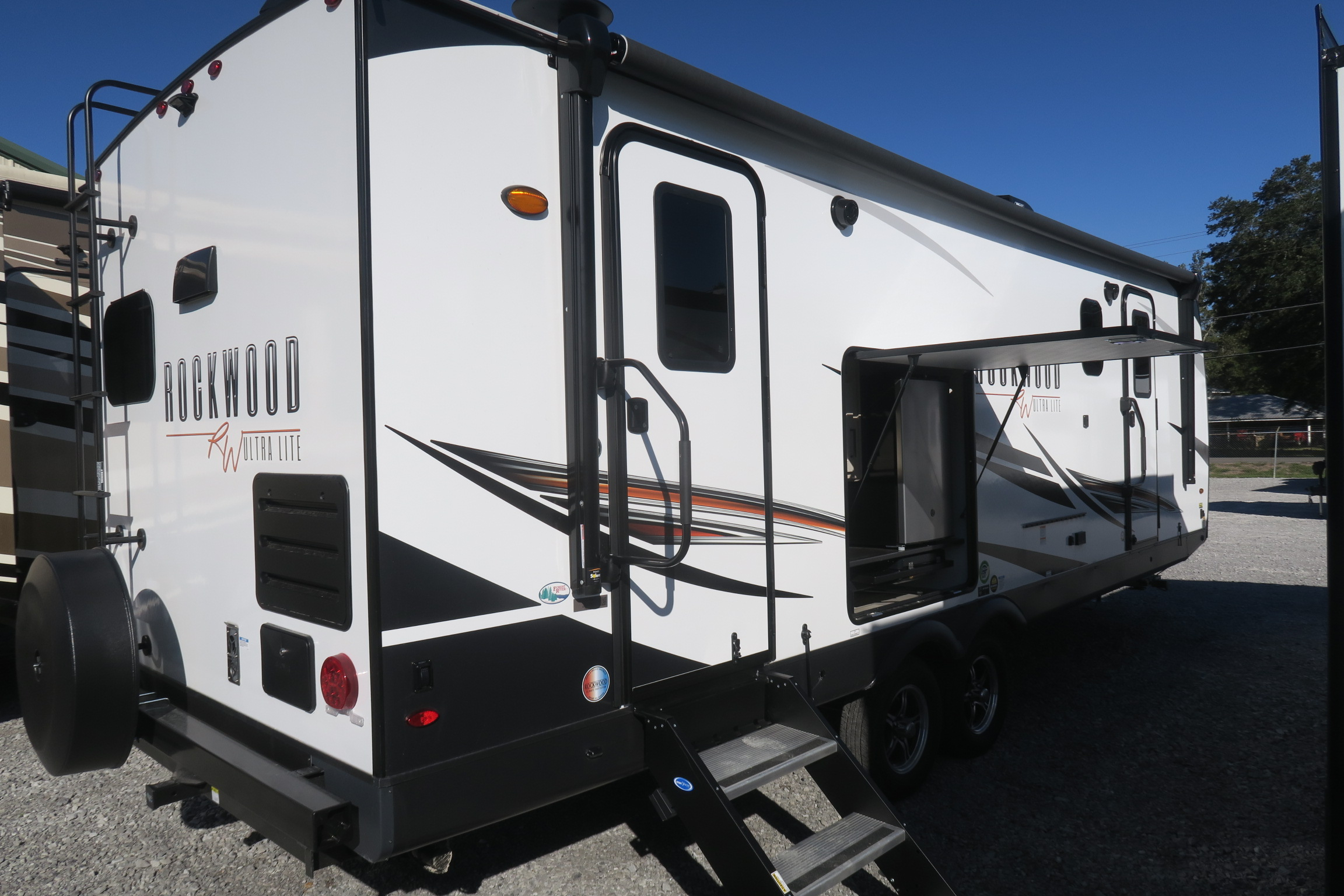 NEW 2021 ROCKWOOD ULTRA LITE 2614BS Overview Berryland Campers