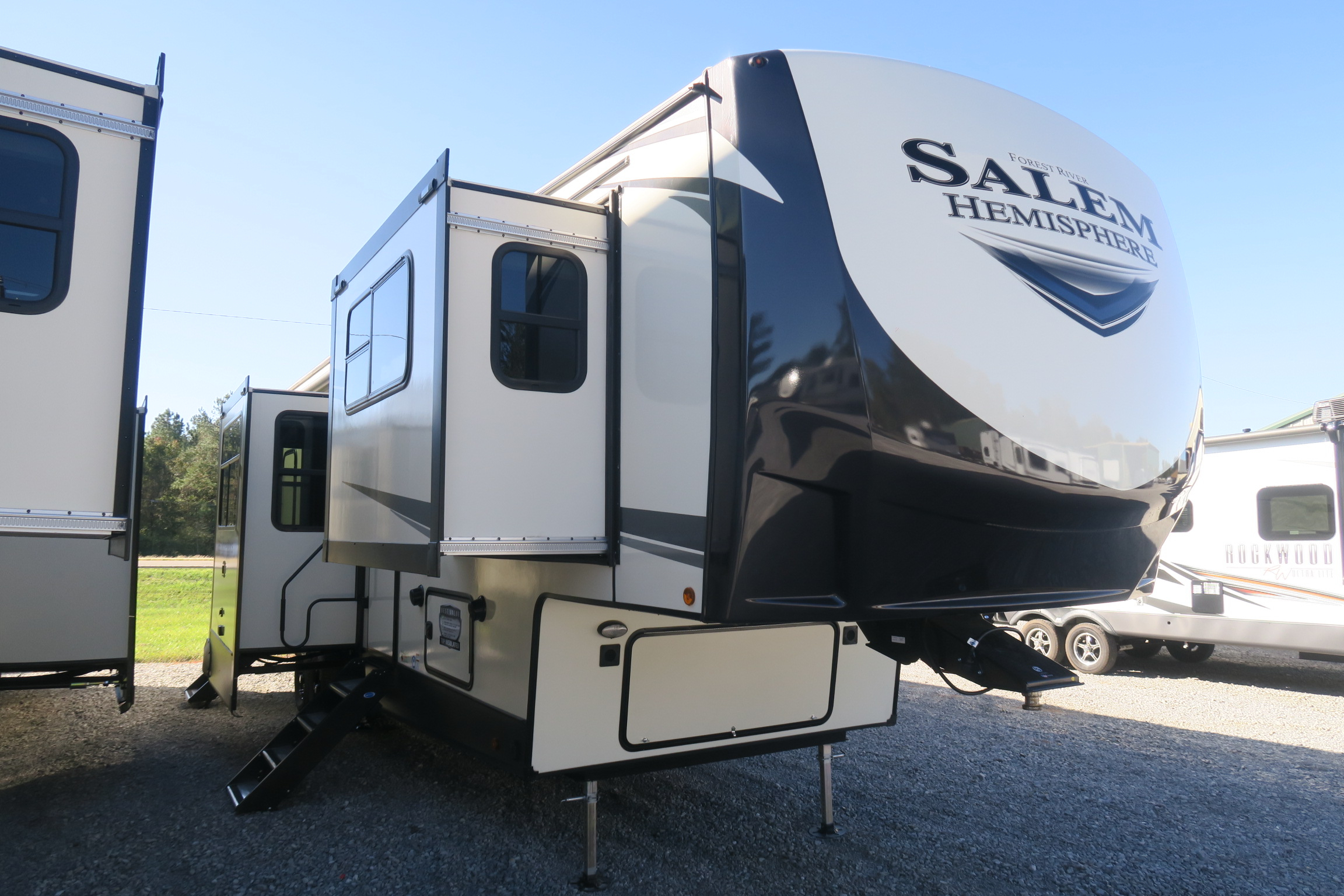 NEW 2021 SALEM HEMISPHERE GLX 378FL - Overview | Berryland Campers