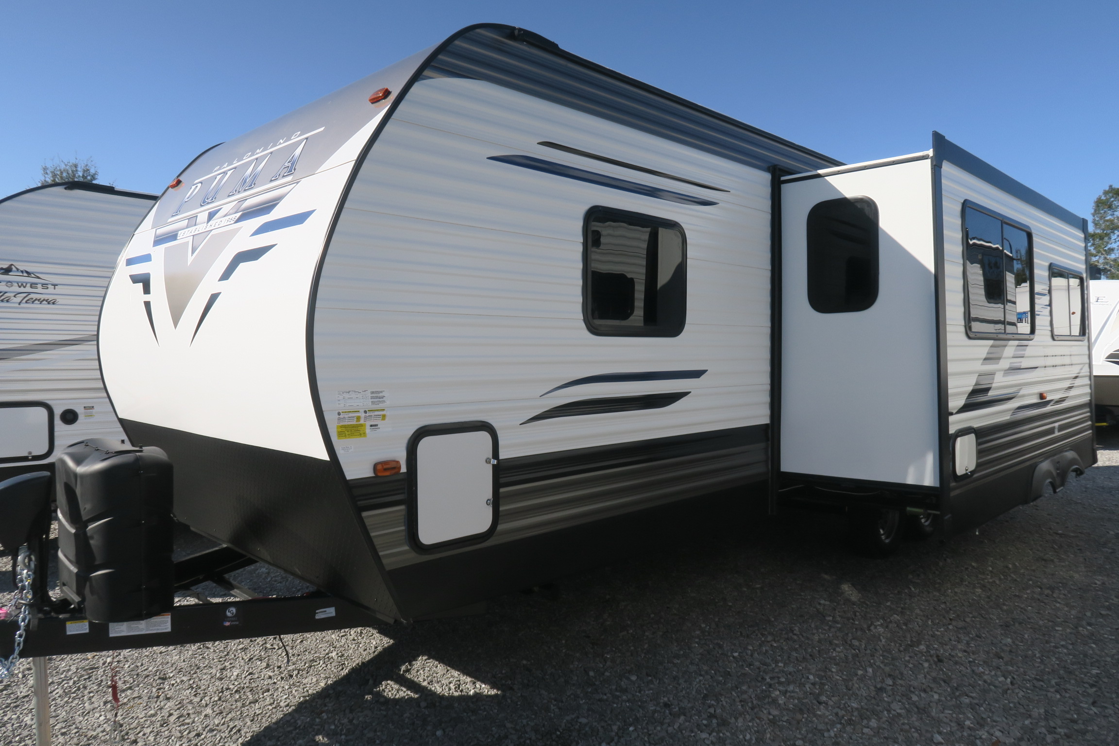 NEW 2021 PUMA 28DBFQ - Overview | Berryland Campers