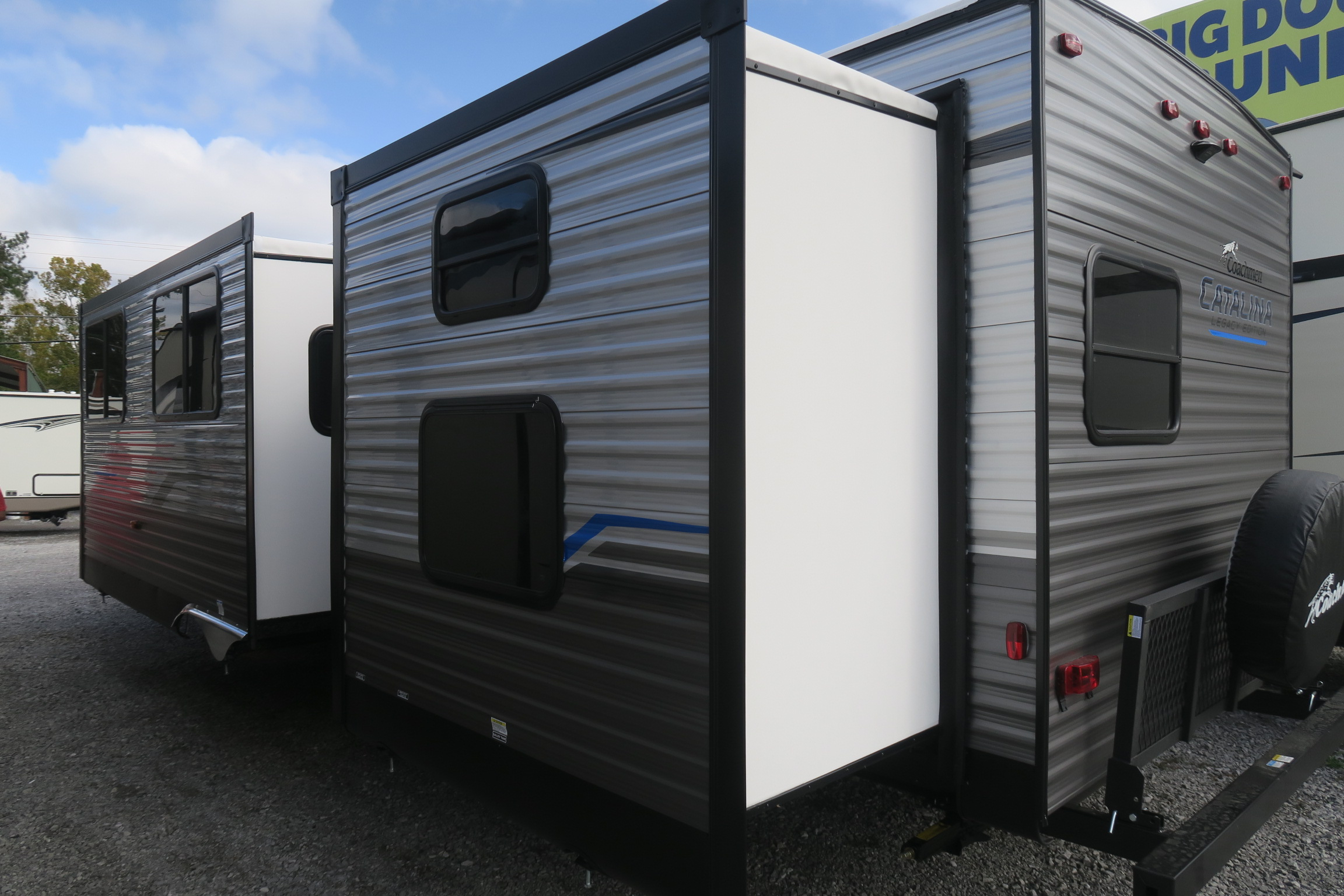 NEW 2021 CATALINA LEGACY EDITION 323BHDSCKLE Overview Berryland Campers