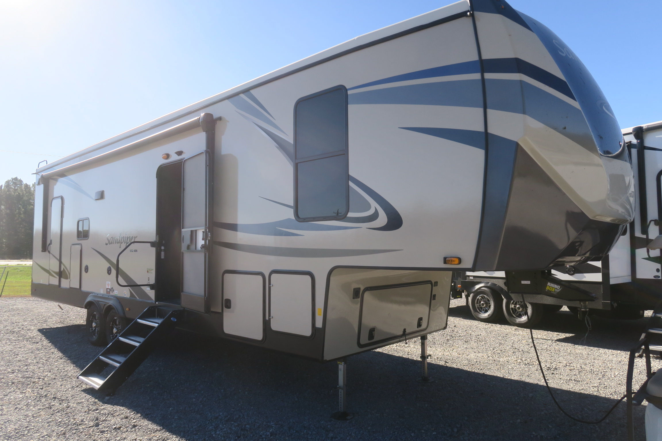 NEW 2021 SANDPIPER C CLASS 3330BH - Overview | Berryland Campers