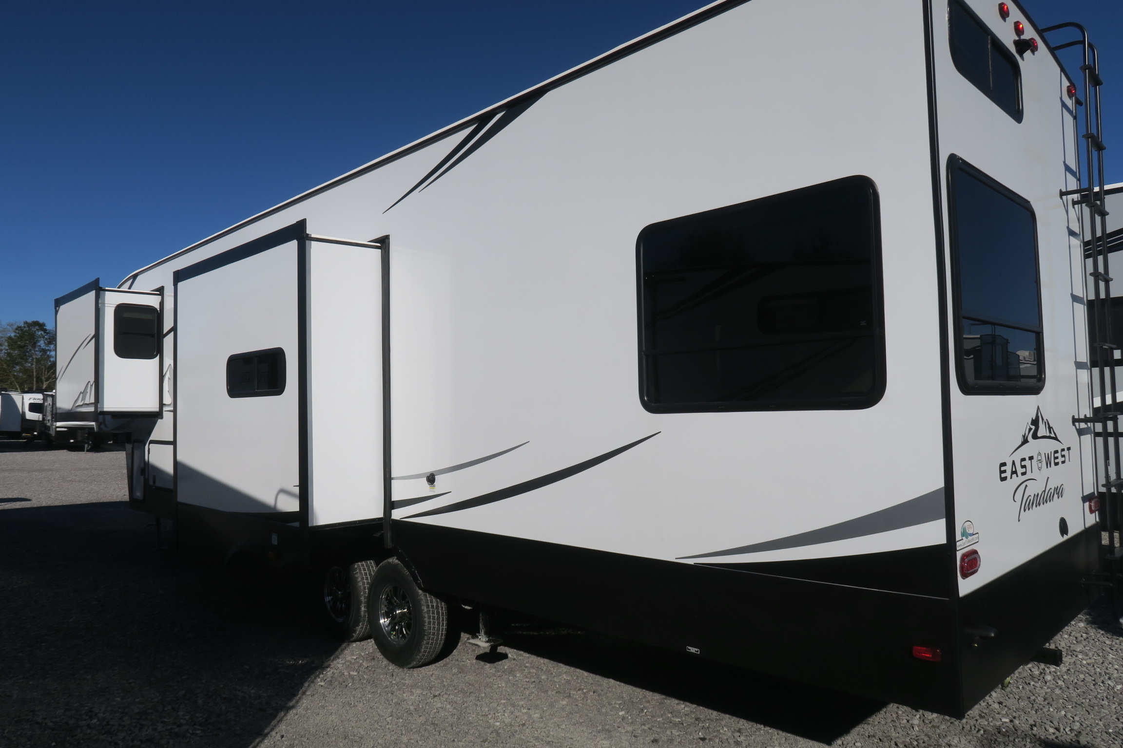 NEW 2021 TANDARA 375BHOK - Overview | Berryland Campers