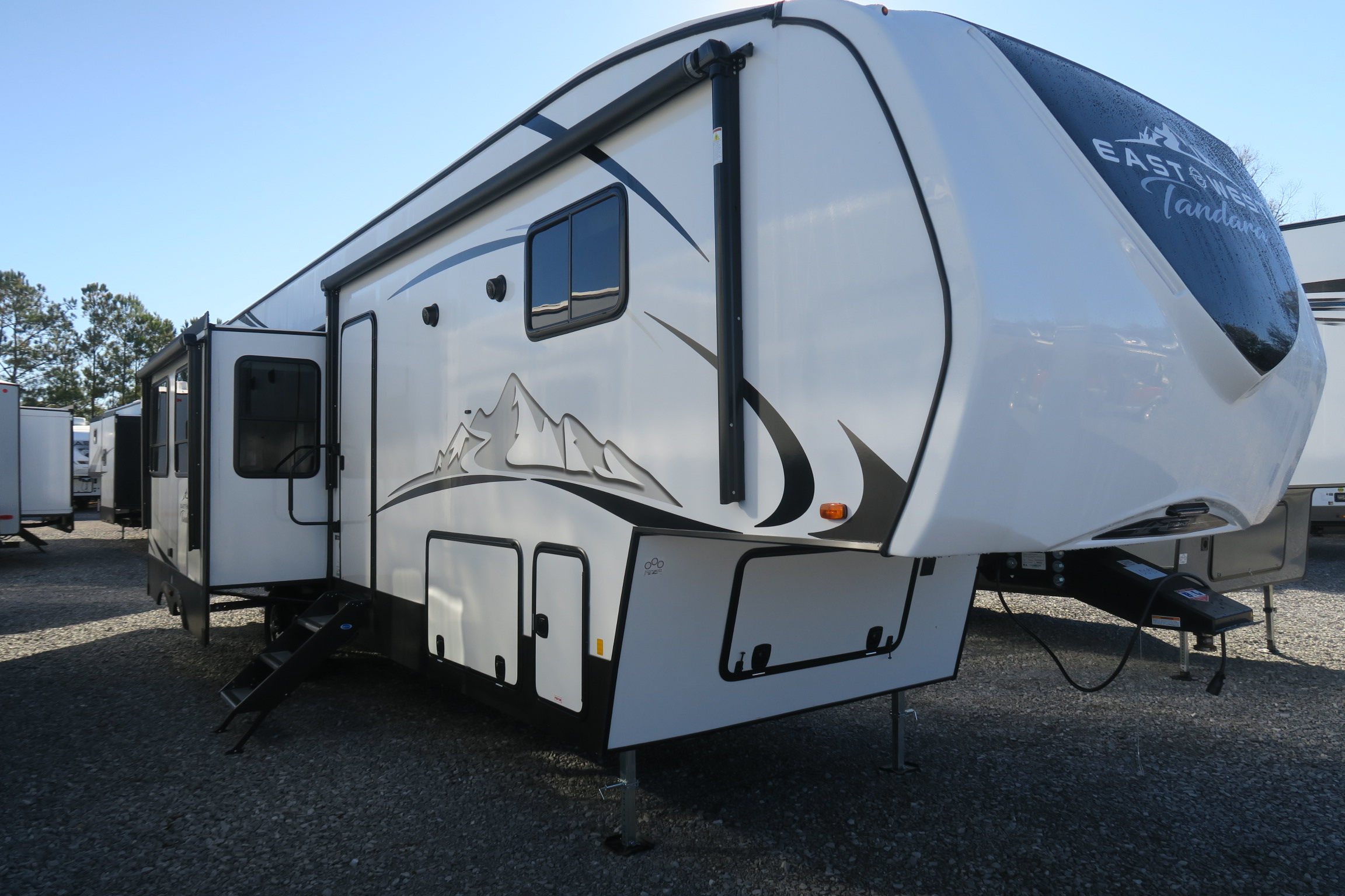 NEW 2021 TANDARA 375BHOK - Overview | Berryland Campers