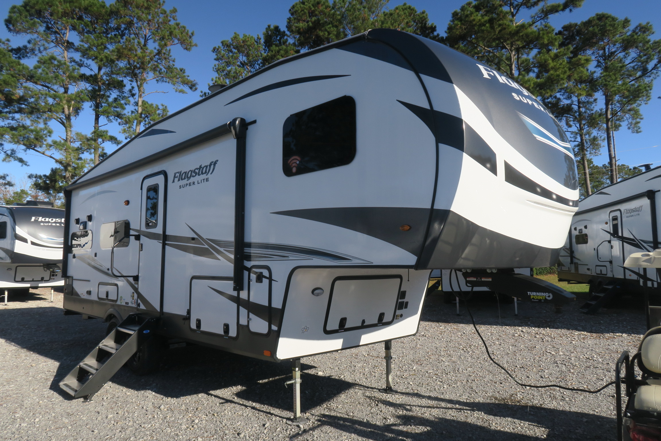 NEW 2021 FLAGSTAFF SUPER LITE 526RK Overview Berryland Campers