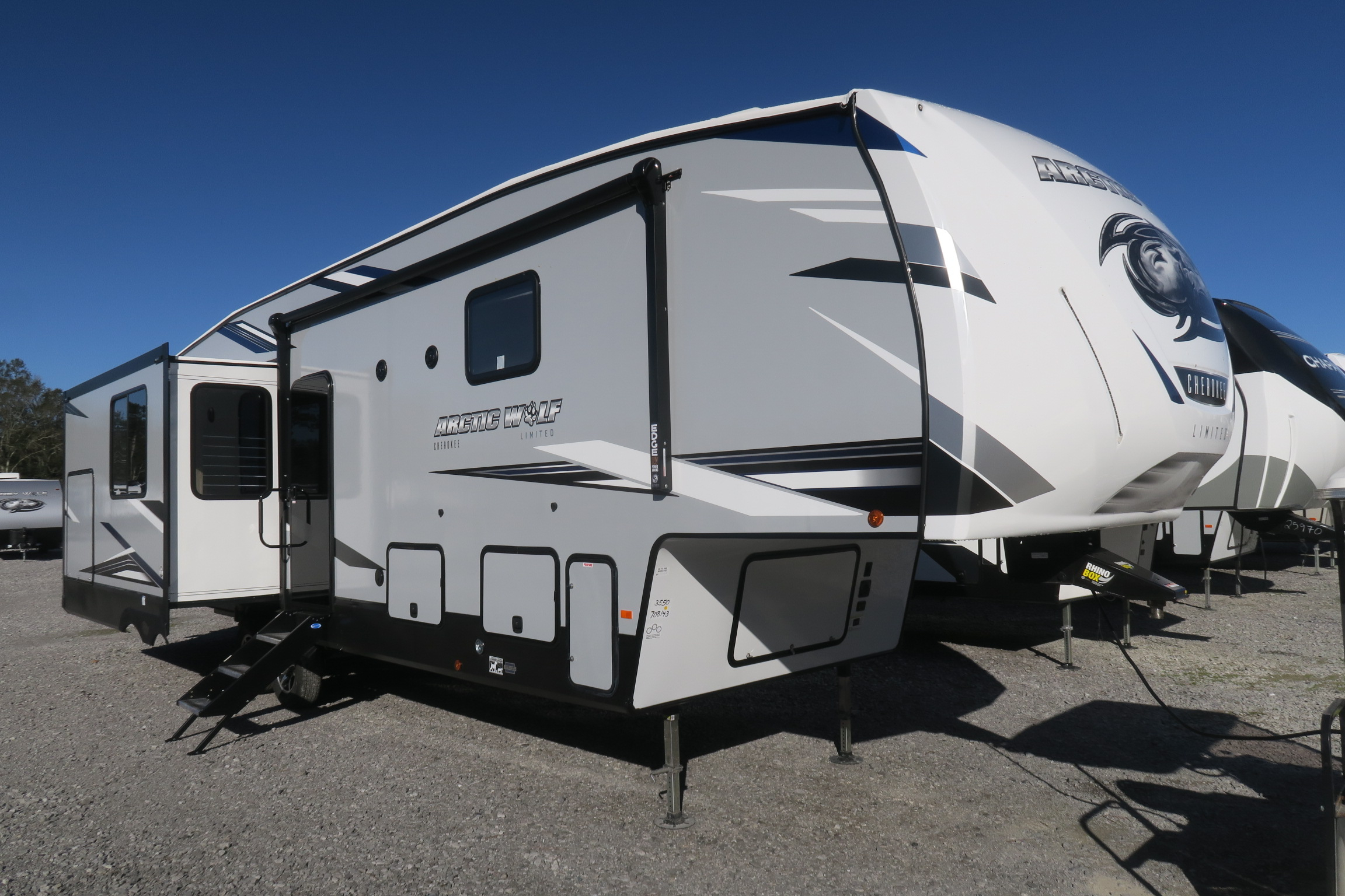 NEW 2021 CHEROKEE ARCTIC WOLF 3550SUITE - Overview | Berryland Campers