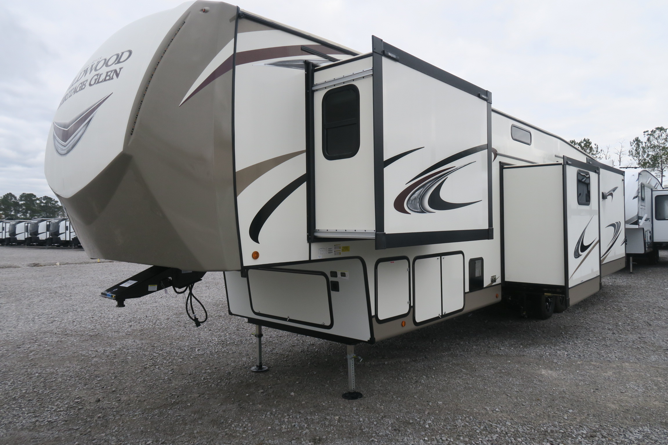 NEW 2021 WILDWOOD HERITAGE GLEN LTZ 369BL Overview Berryland Campers