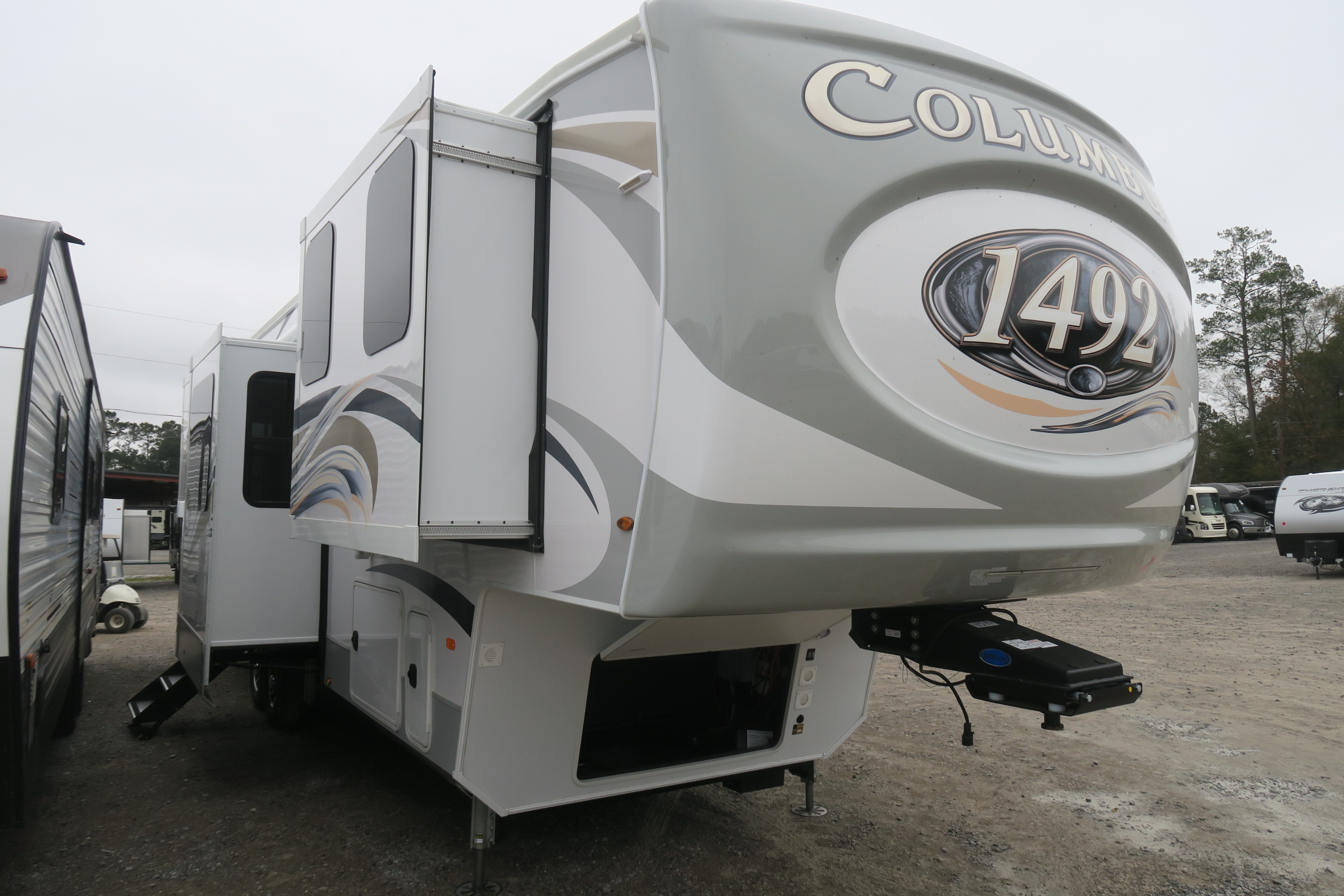 NEW 2021 COLUMBUS 1492 388FK Overview Berryland Campers