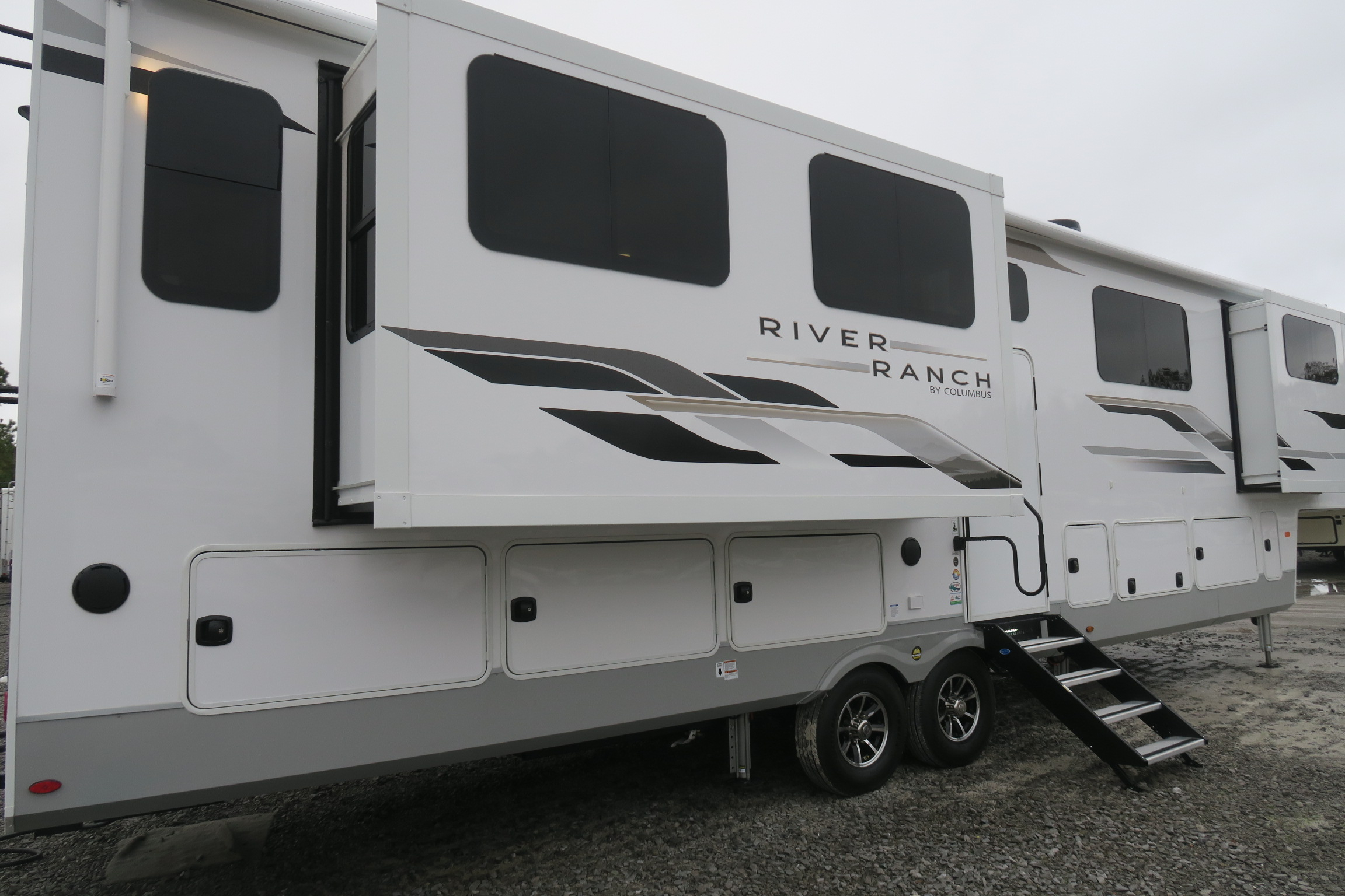 NEW 2021 COLUMBUS RIVER RANCH 390RL Overview Berryland Campers