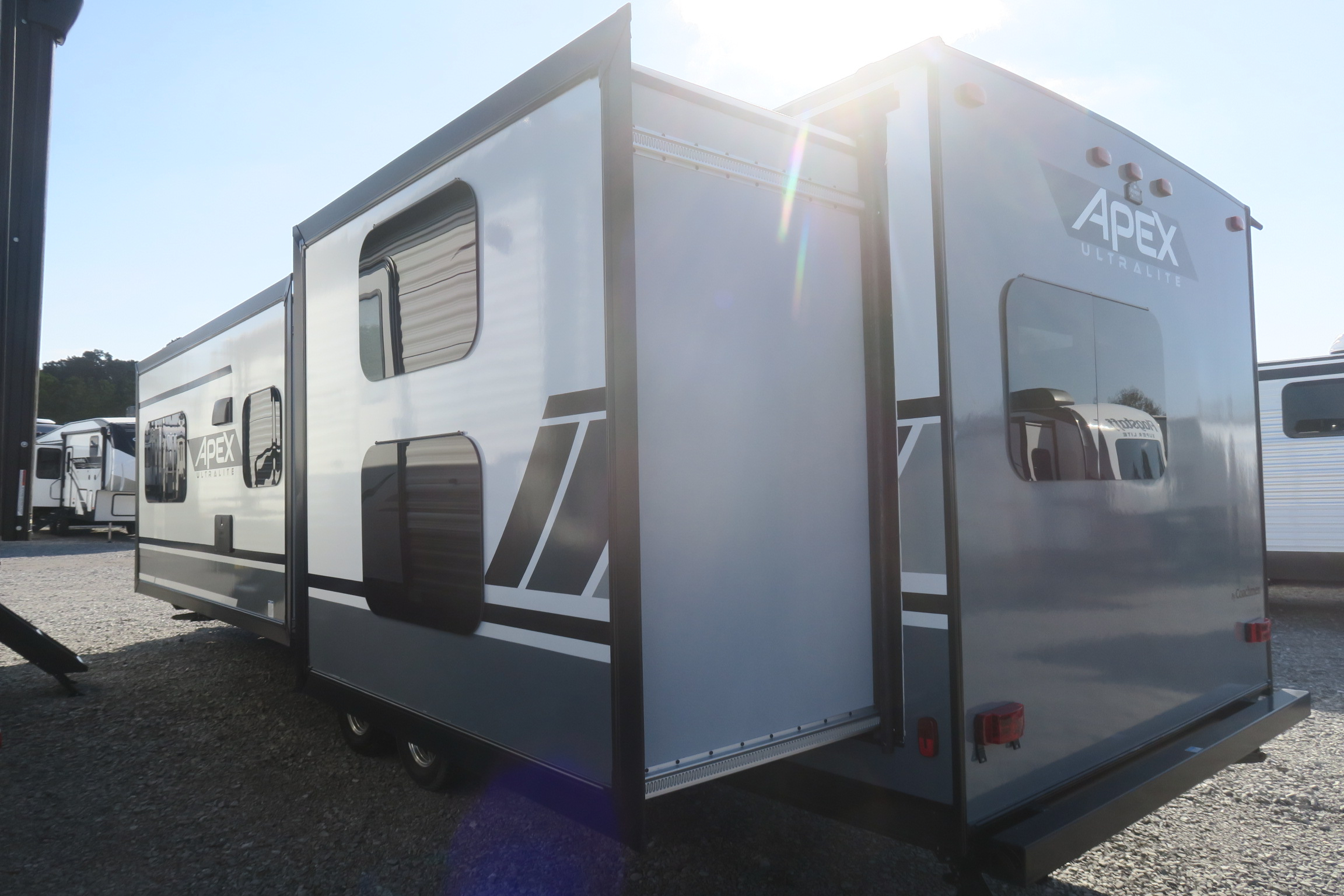 NEW 2021 APEX 300BHS - Overview | Berryland Campers