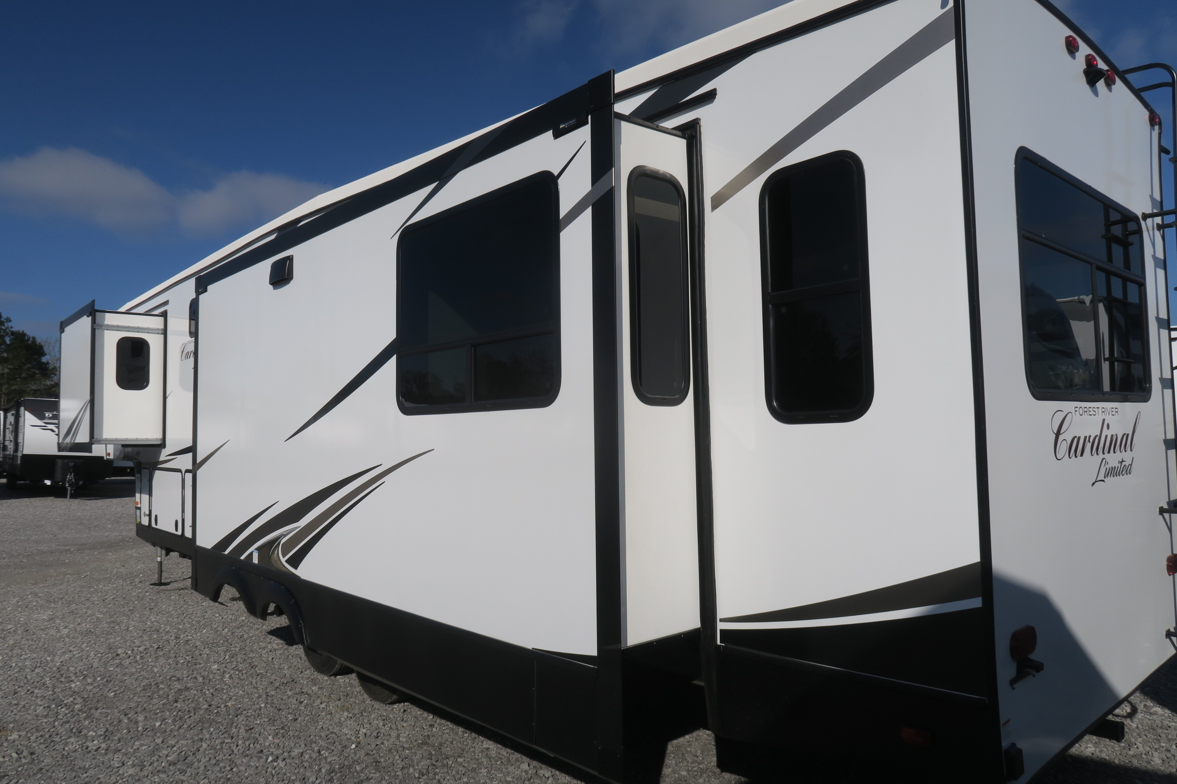 NEW 2021 CARDINAL LIMITED 366DVLE Overview Berryland Campers