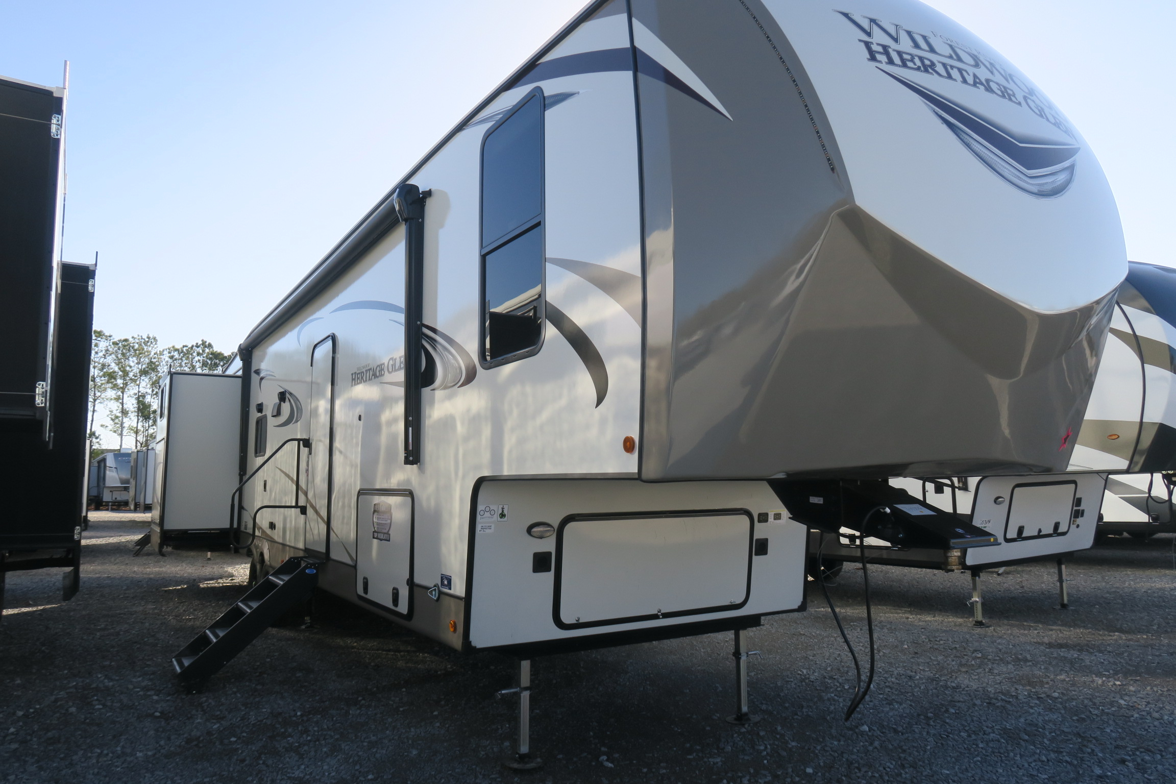 NEW 2021 HERITAGE GLEN 356QB - Overview | Berryland Campers