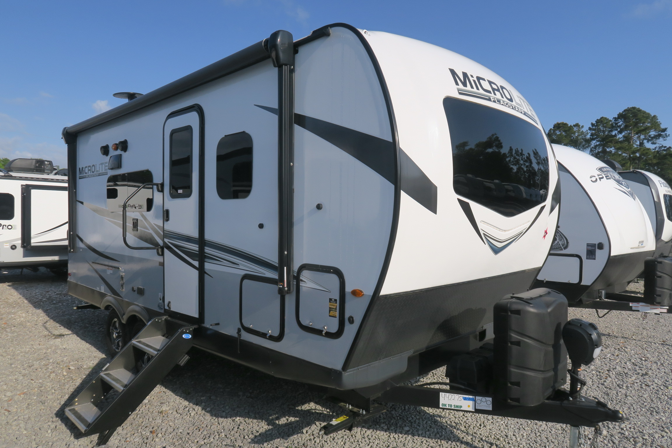 NEW 2021 FLAGSTAFF MICRO LITE 21DS - Overview | Berryland Campers