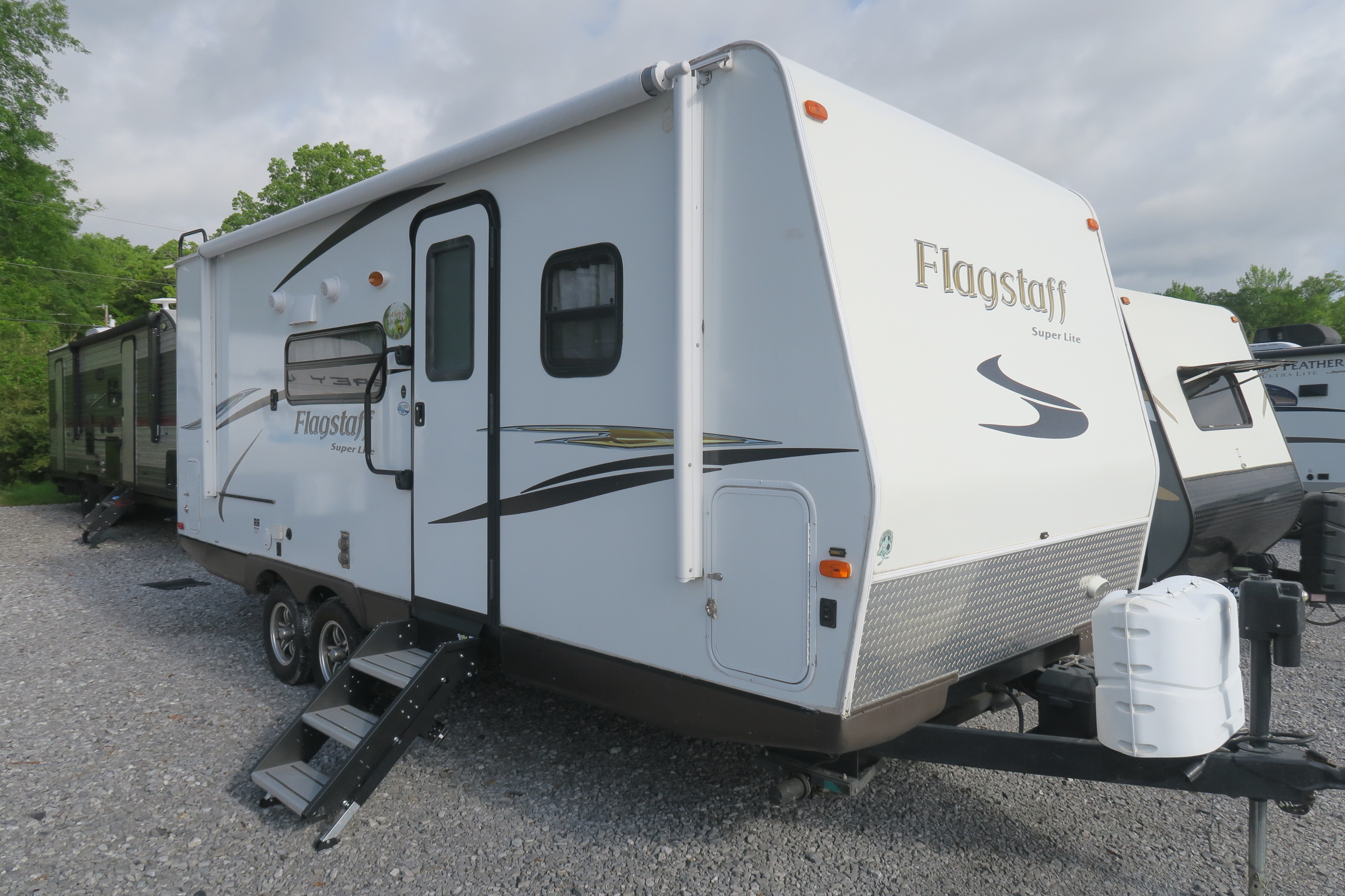 USED 2014 FLAGSTAFF 23FBS Overview Berryland Campers