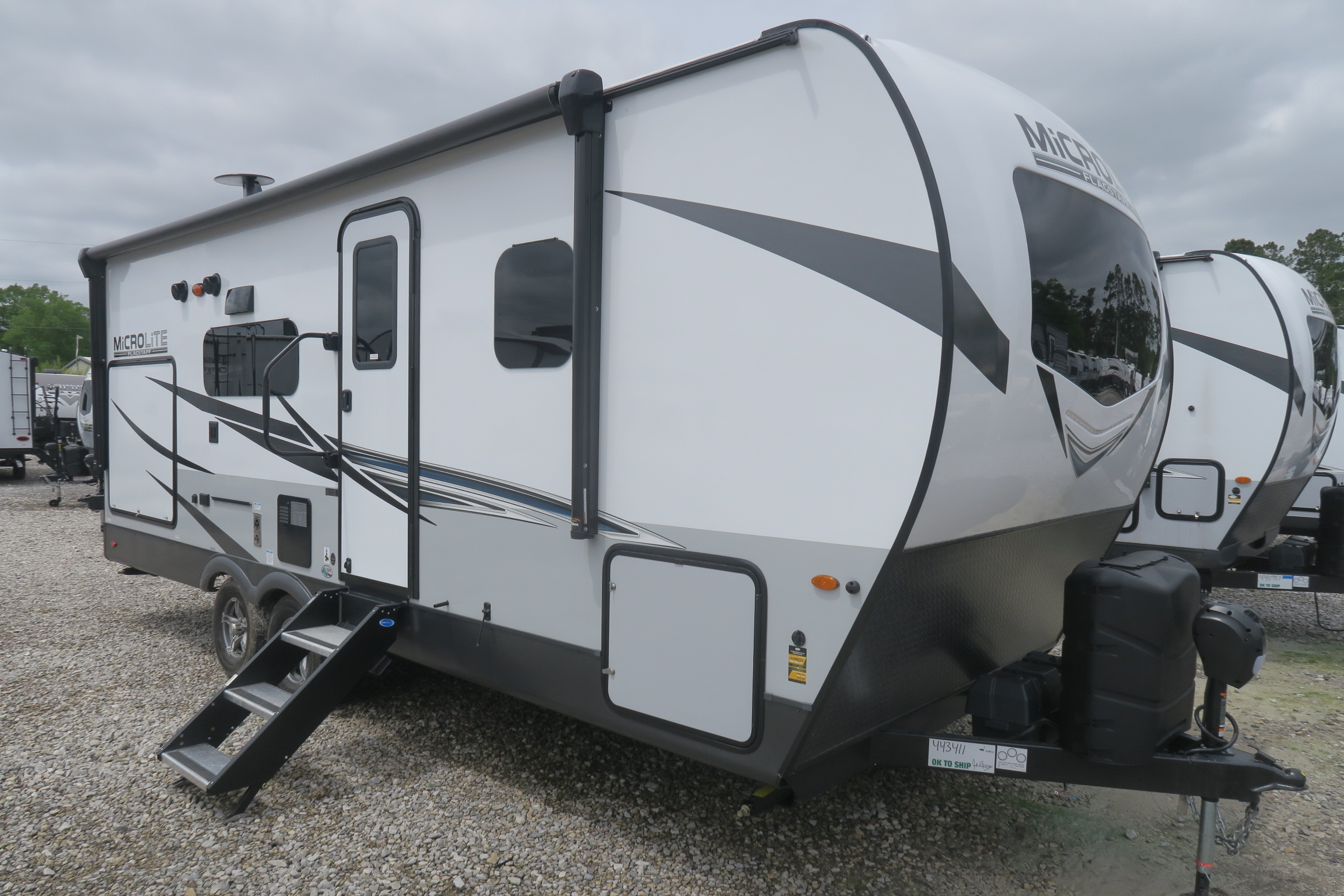 NEW 2021 FLAGSTAFF MICRO LITE 25BSDS - Overview | Berryland Campers