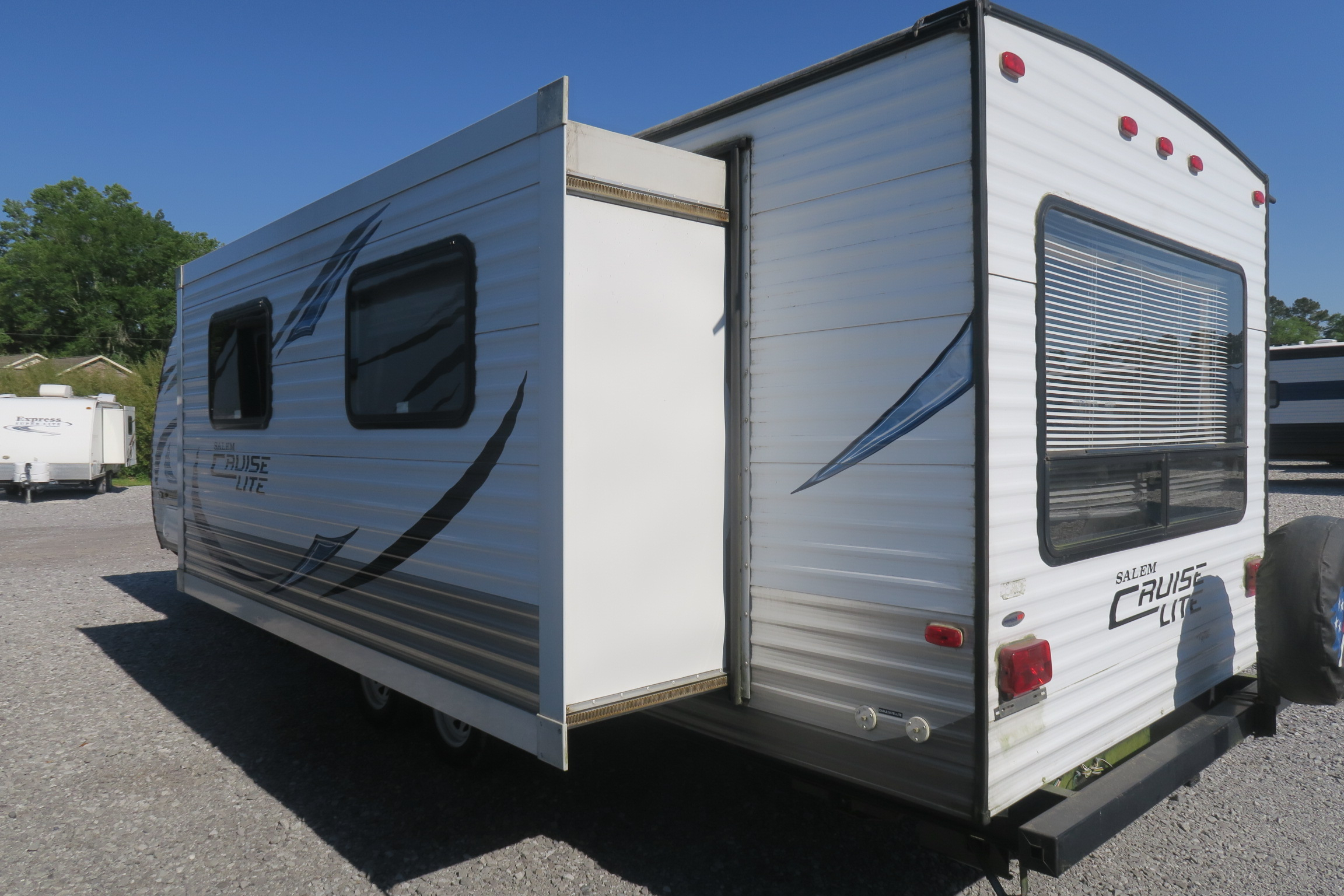 USED 2014 SALEM CRUISE LITE 252RLXL - Overview | Berryland Campers