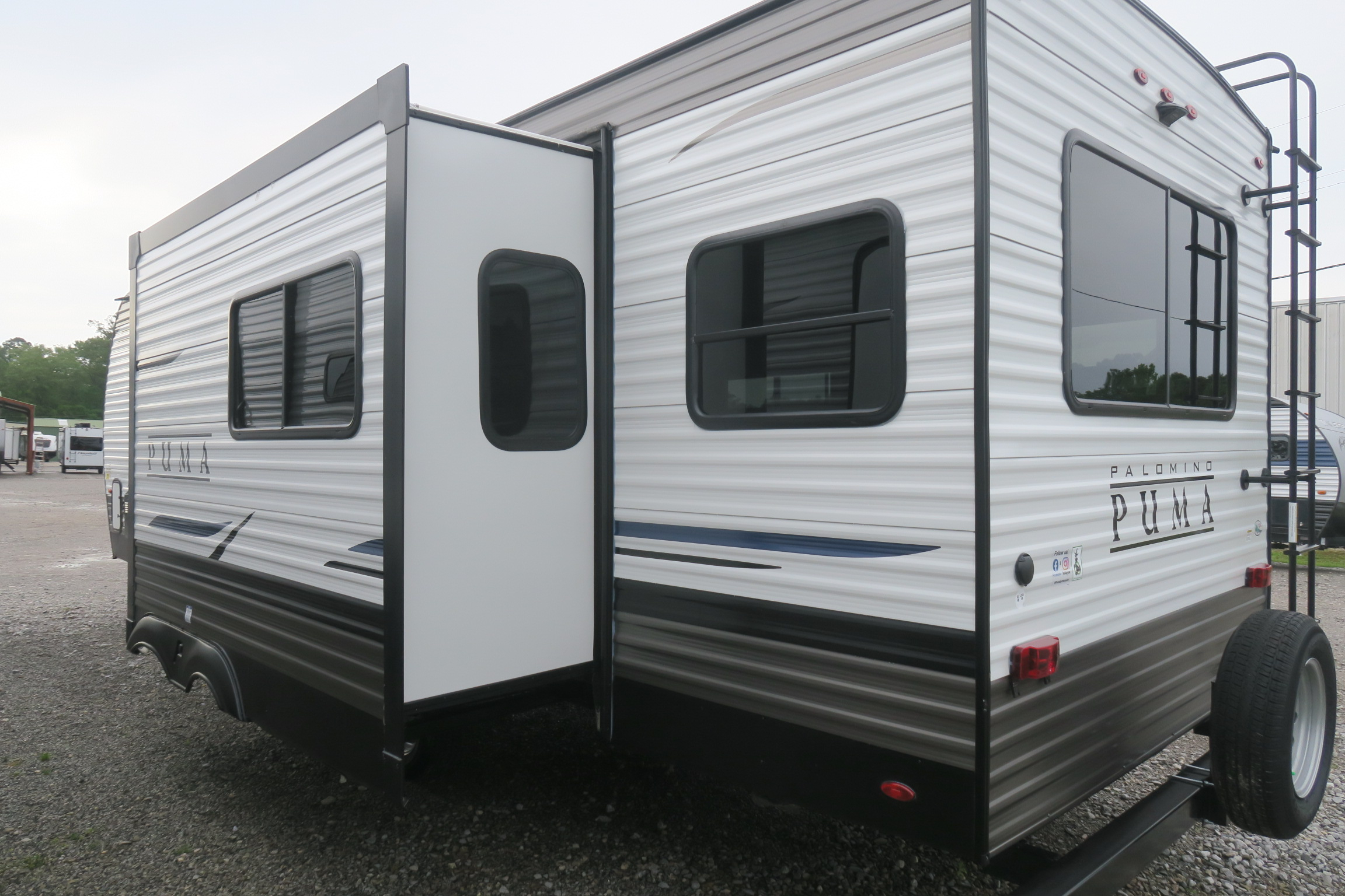 NEW 2021 PUMA 26RLS - Overview | Berryland Campers