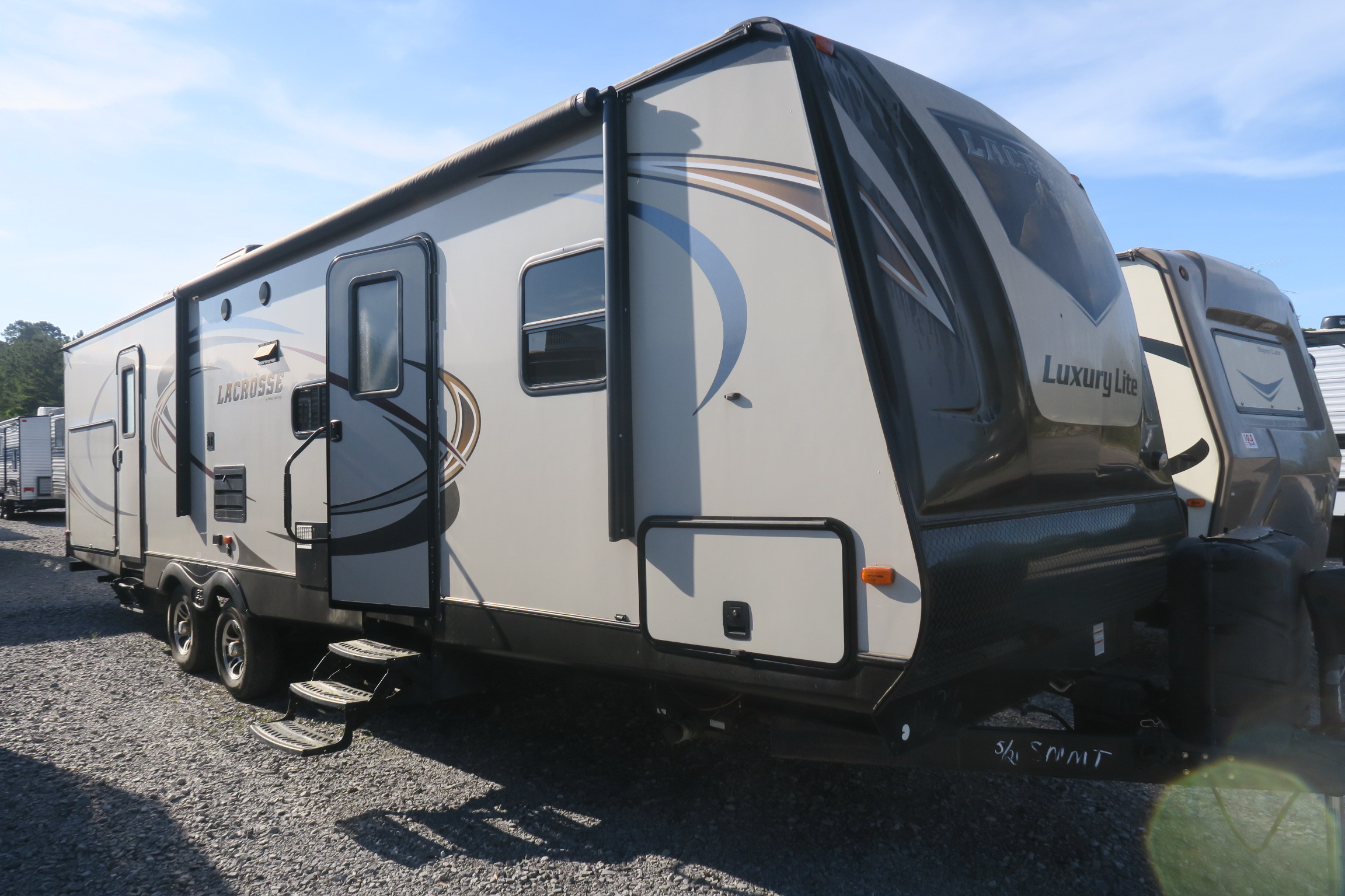 USED 2015 LACROSSE 318BHS Overview Berryland Campers
