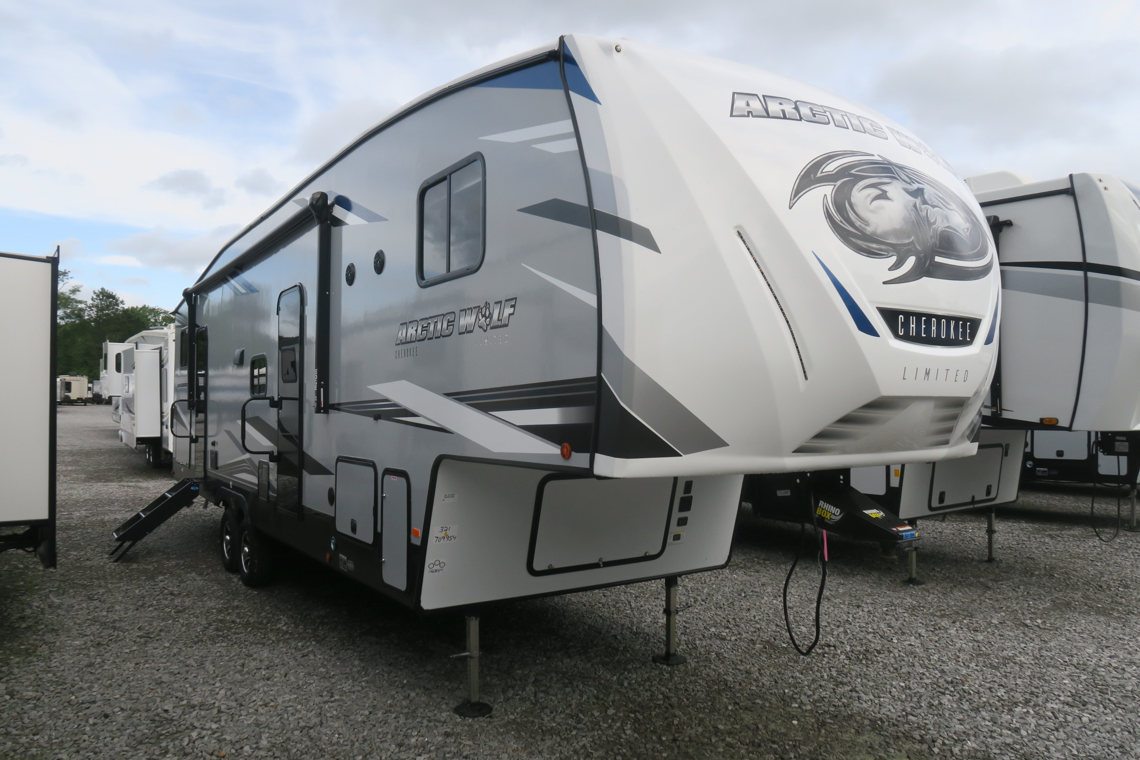 NEW 2021 CHEROKEE ARCTIC WOLF 321BH - Overview | Berryland Campers