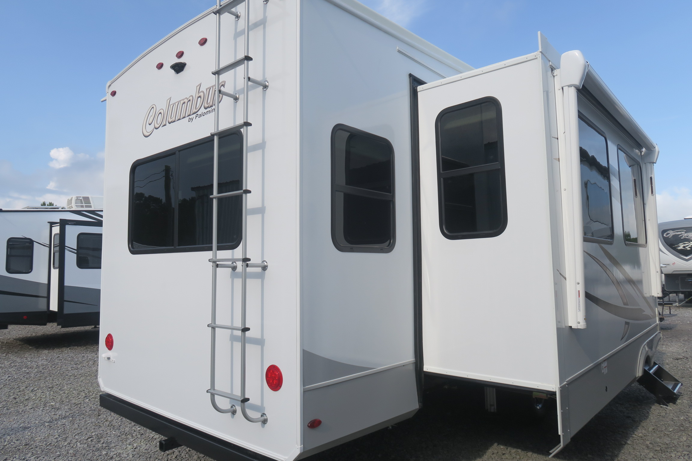 NEW 2021 COLUMBUS COMPASS 329DVC Overview Berryland Campers