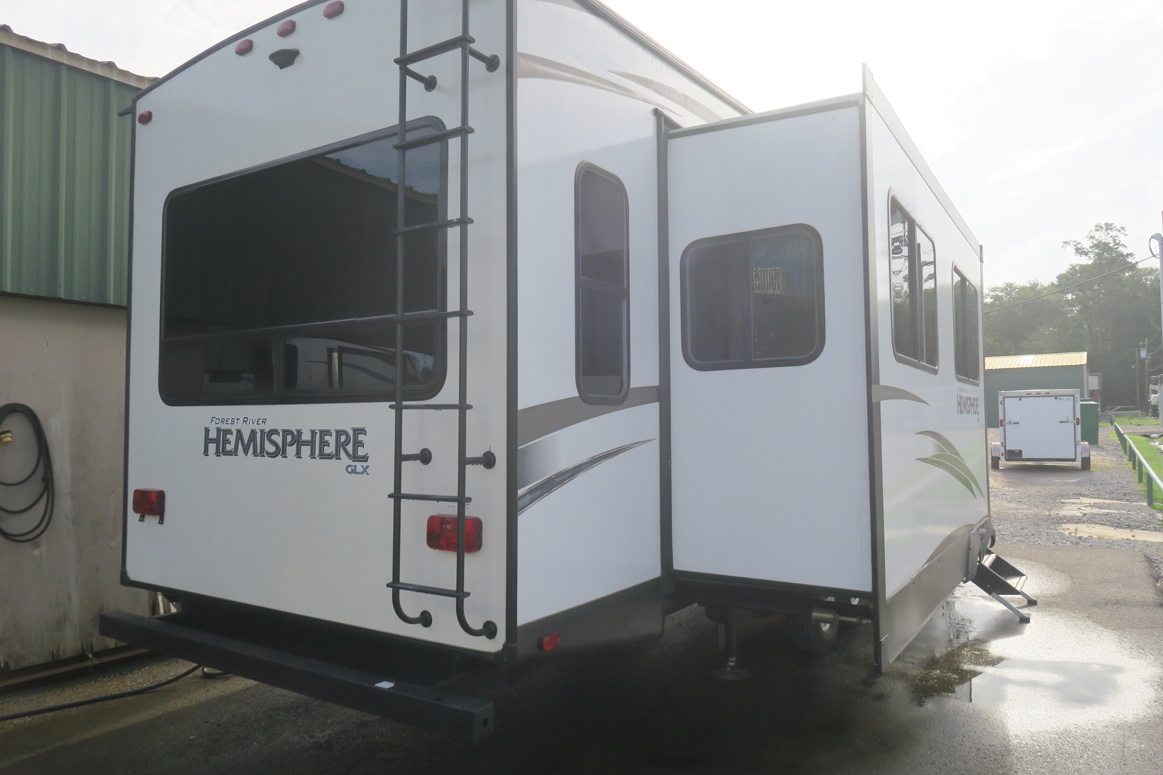 USED 2019 SALEM HEMISPHERE GLX 337BAR Overview Berryland Campers