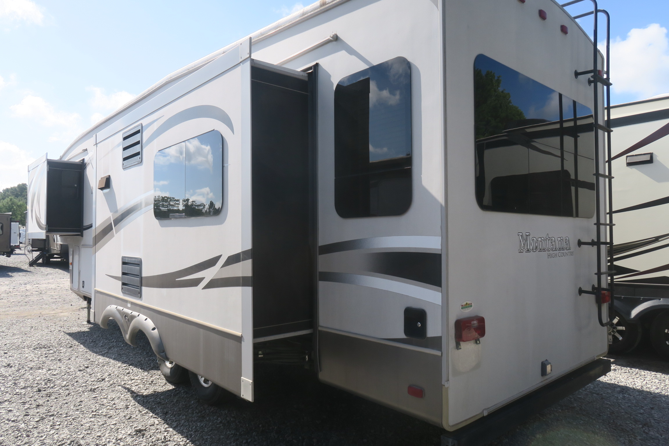 USED 2013 MONTANA 325RL Overview Berryland Campers
