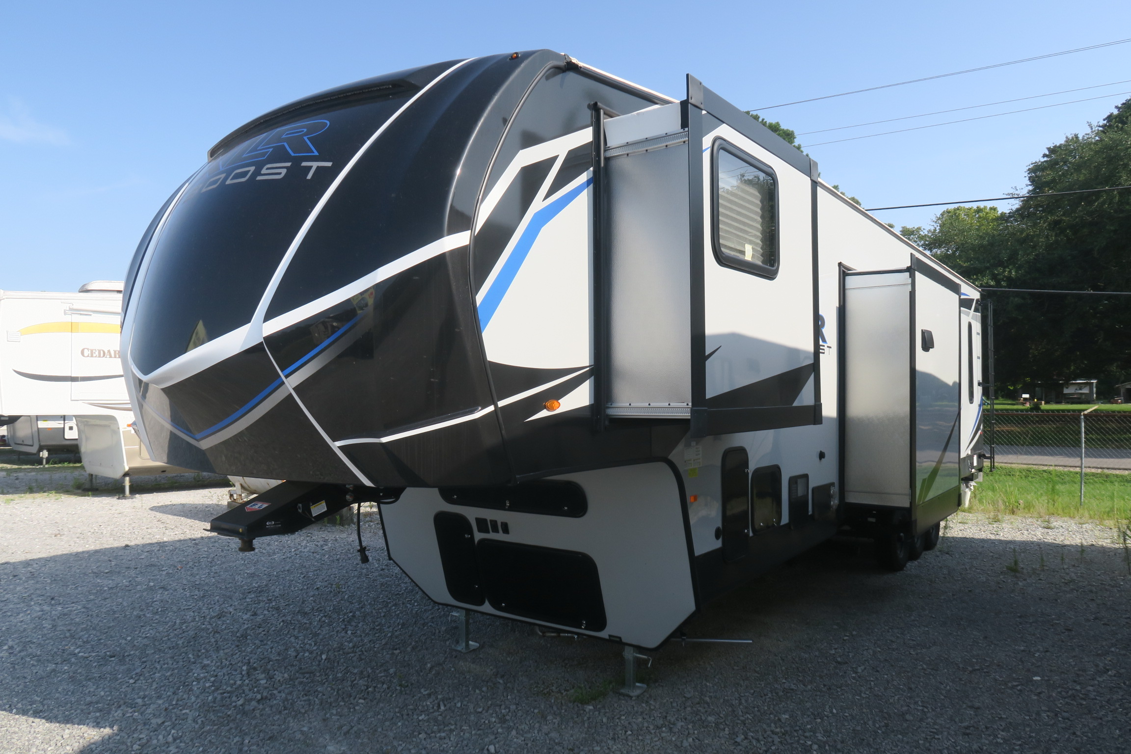 USED 2021 XLR BOOST 37TSX - Overview | Berryland Campers