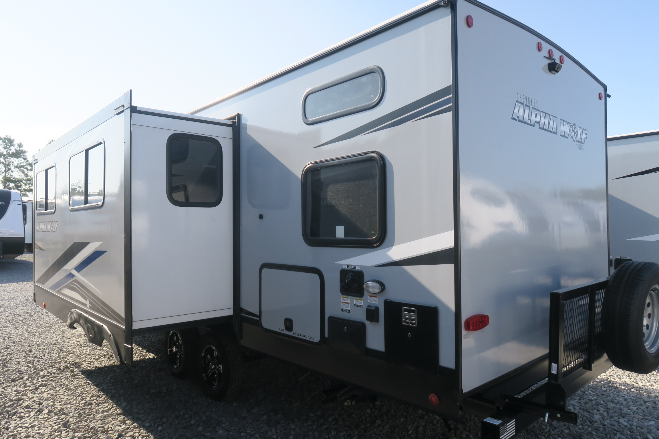 NEW 2022 CHEROKEE ALPHA WOLF 26DBH - Overview | Berryland Campers