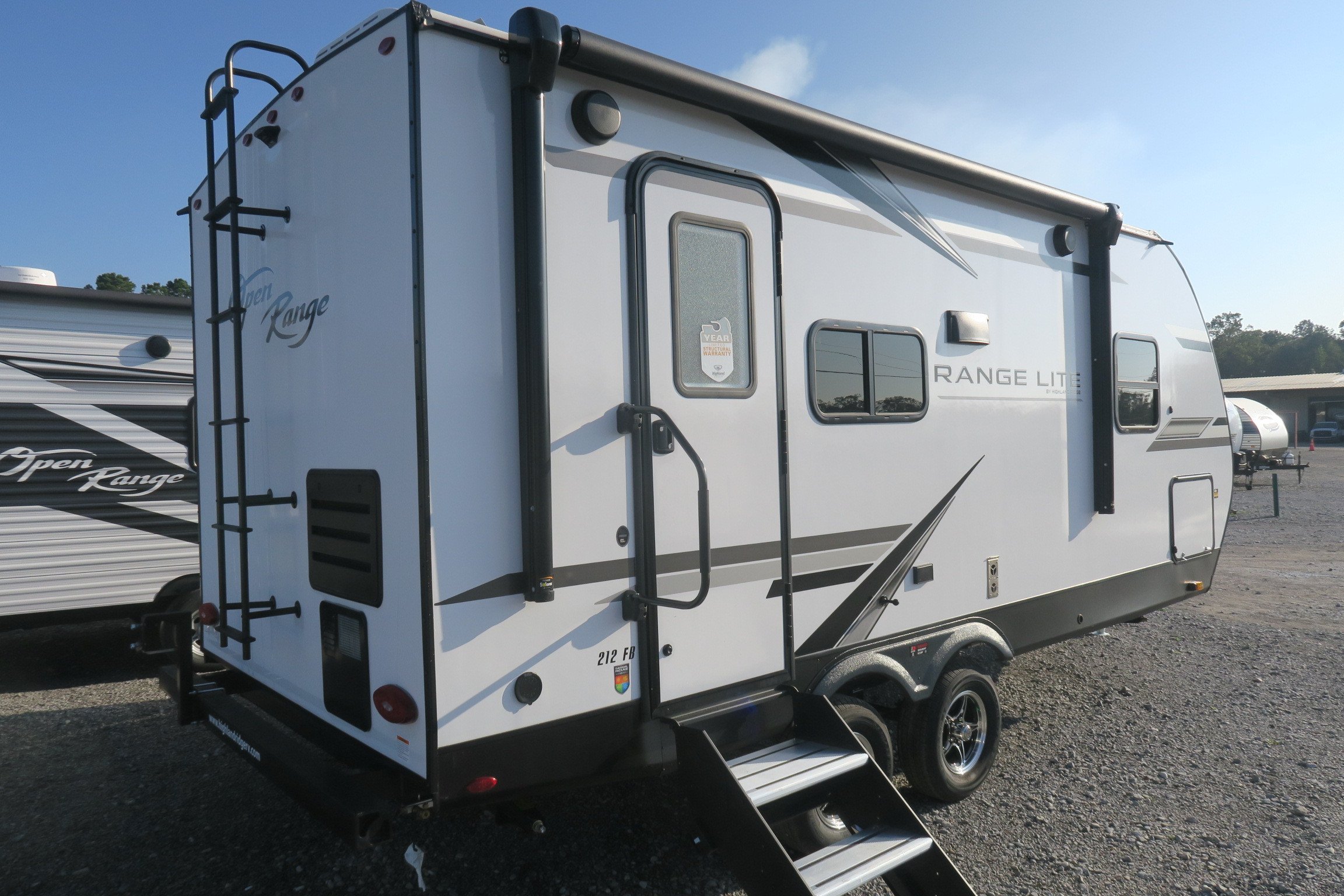 NEW 2022 OPEN RANGE RANGE LITE 212FB - Overview | Berryland Campers