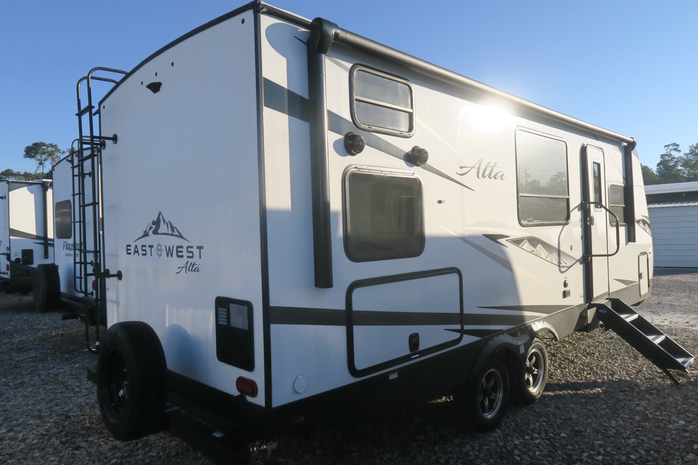NEW 2022 ALTA 2100MBH Overview Berryland Campers