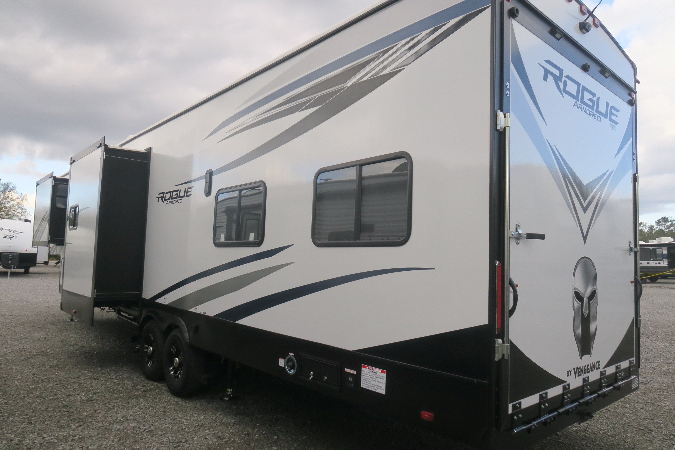NEW 2022 VENGEANCE ROGUE ARMORED 351G2 - Overview | Berryland Campers