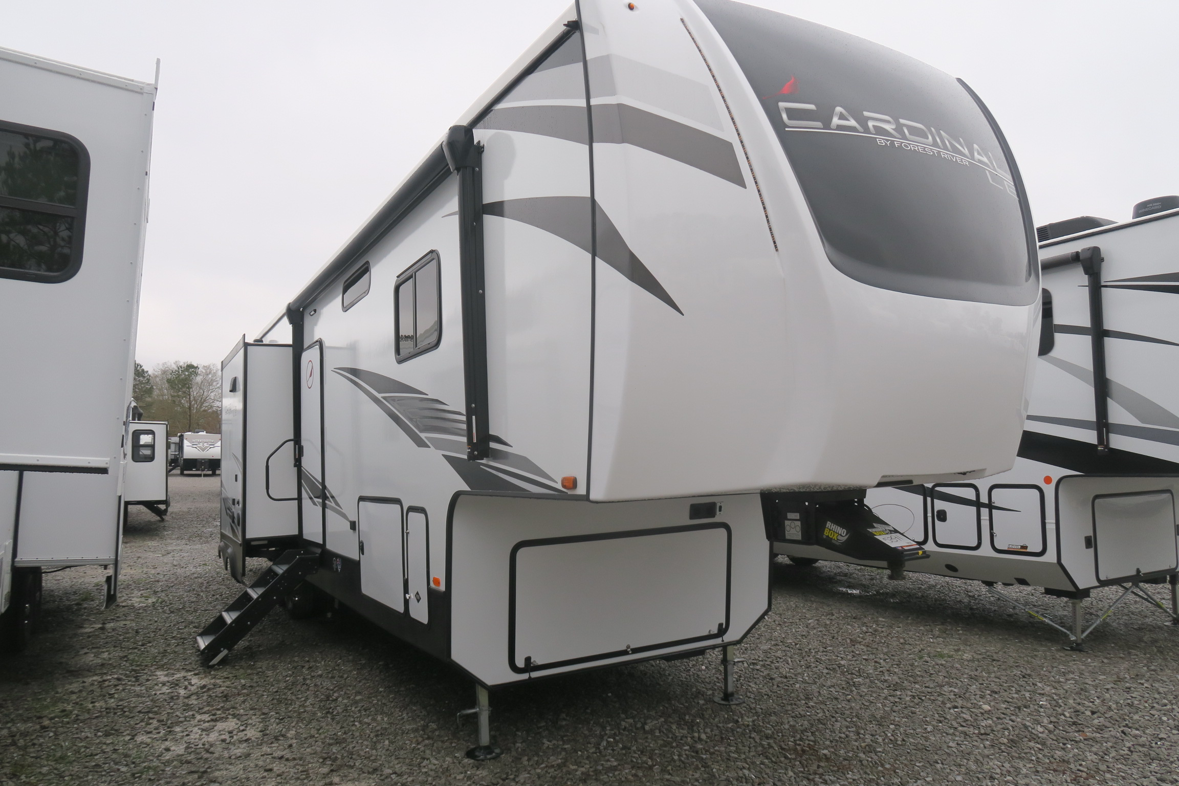 NEW 2022 CARDINAL LIMITED 352BHLE Overview Berryland Campers
