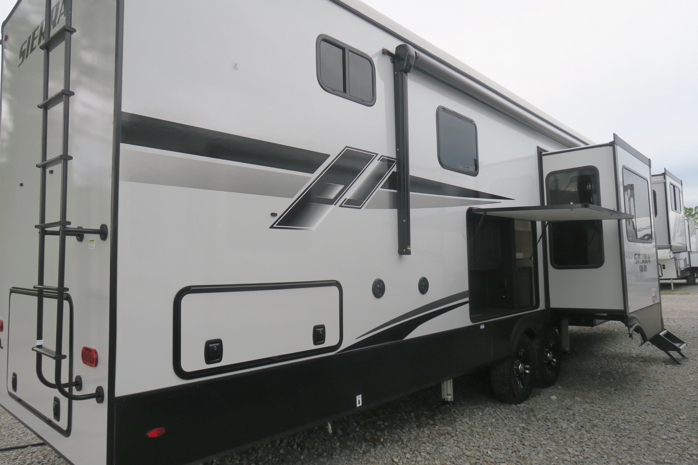 NEW 2022 SIERRA LUXURY 391FLRB - Overview | Berryland Campers