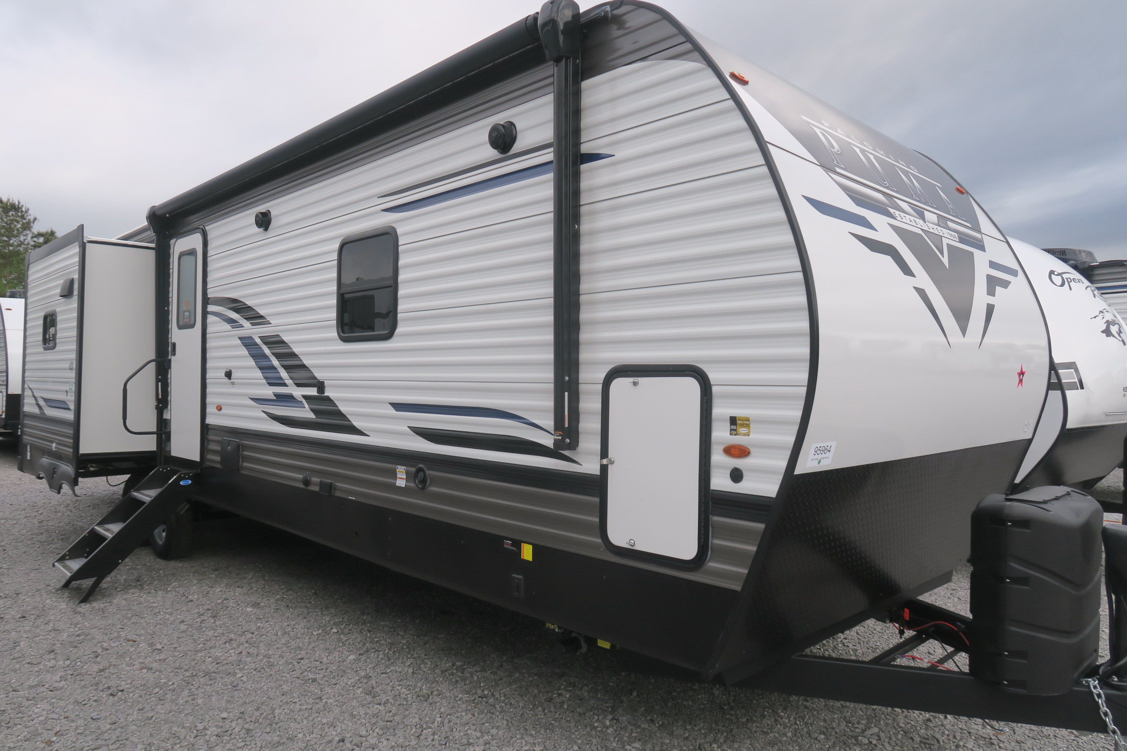 NEW 2022 PUMA 32BHFS - Overview | Berryland Campers