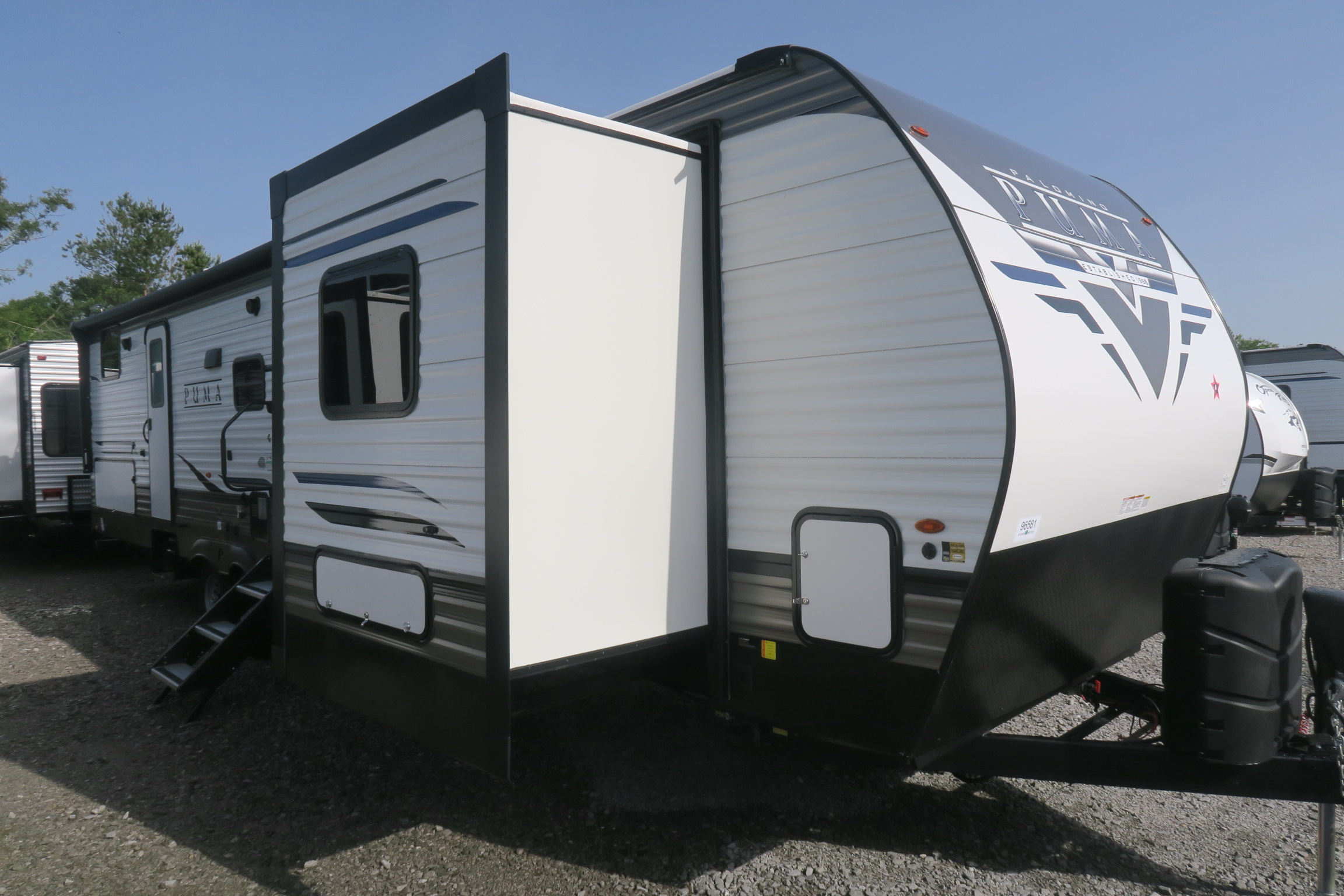 NEW 2022 PUMA 32BHQS - Overview | Berryland Campers