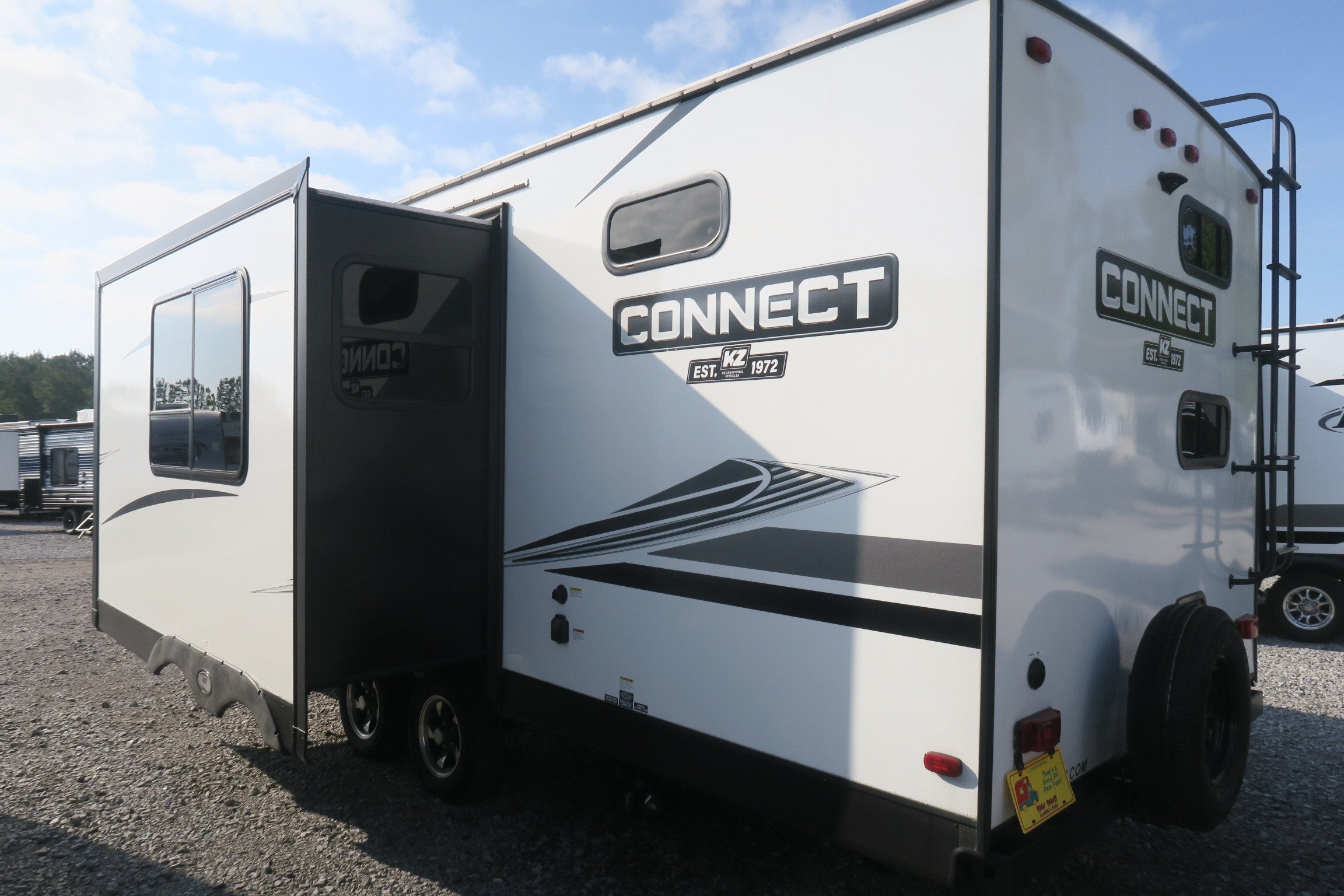 USED 2021 CONNECT 251BHK Overview Berryland Campers