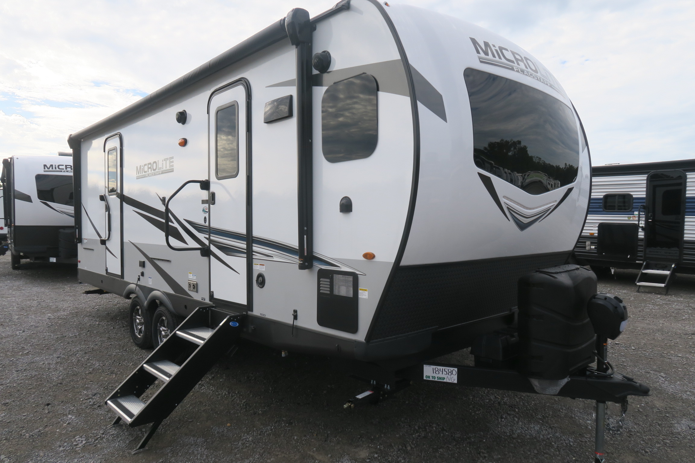 NEW 2022 FLAGSTAFF MICRO LITE 25FKBS - Overview | Berryland Campers