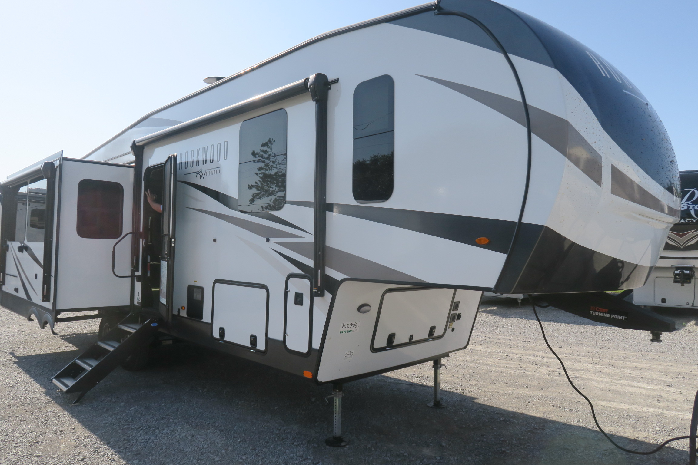NEW 2023 ROCKWOOD SIGNATURE 8294BS Overview Berryland Campers