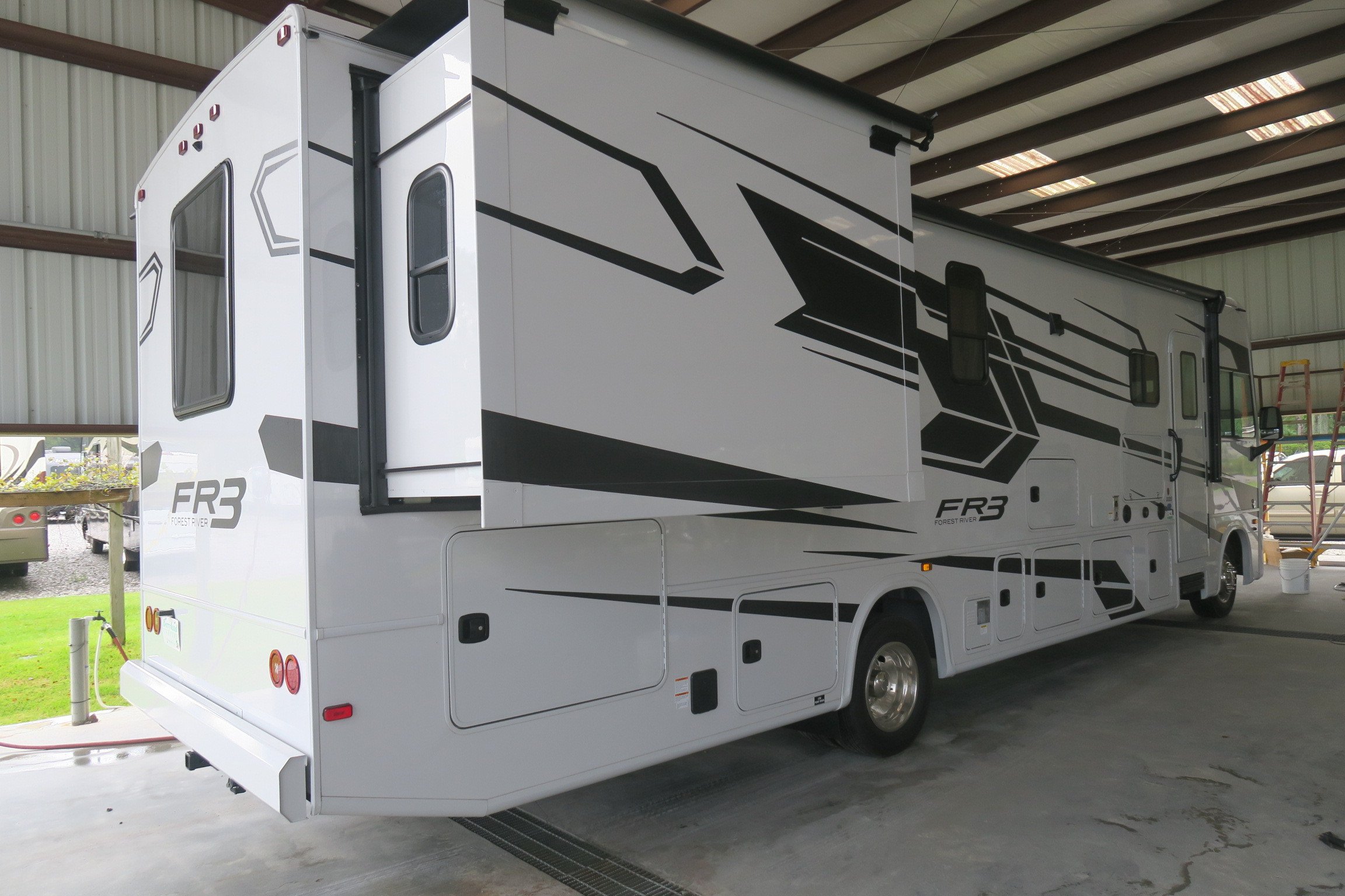 NEW 2023 FR3 33DSF - Overview | Berryland Campers