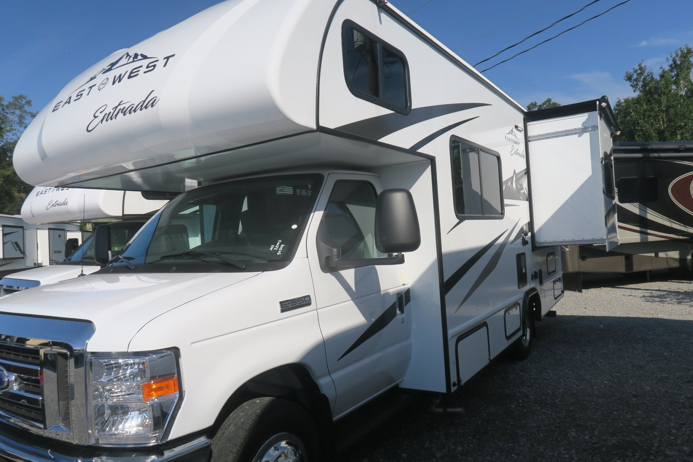 NEW 2023 ENTRADA 2200S Overview Berryland Campers