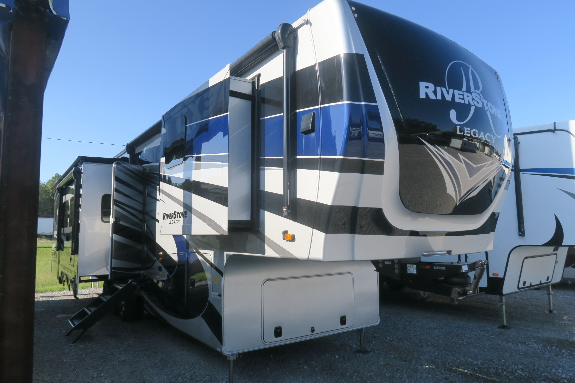 NEW 2022 RIVERSTONE LEGACY 442MC Overview Berryland Campers